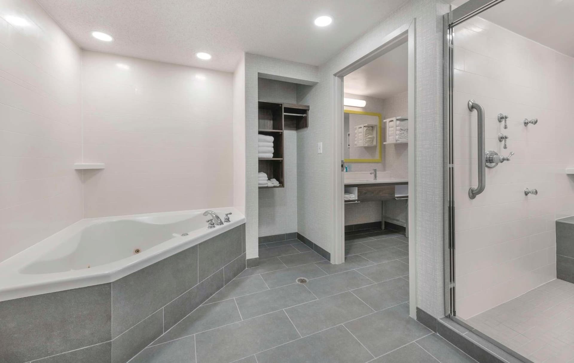 Hampton Inn & Suites Burlington gallery photo in Burlington, NC — image 37