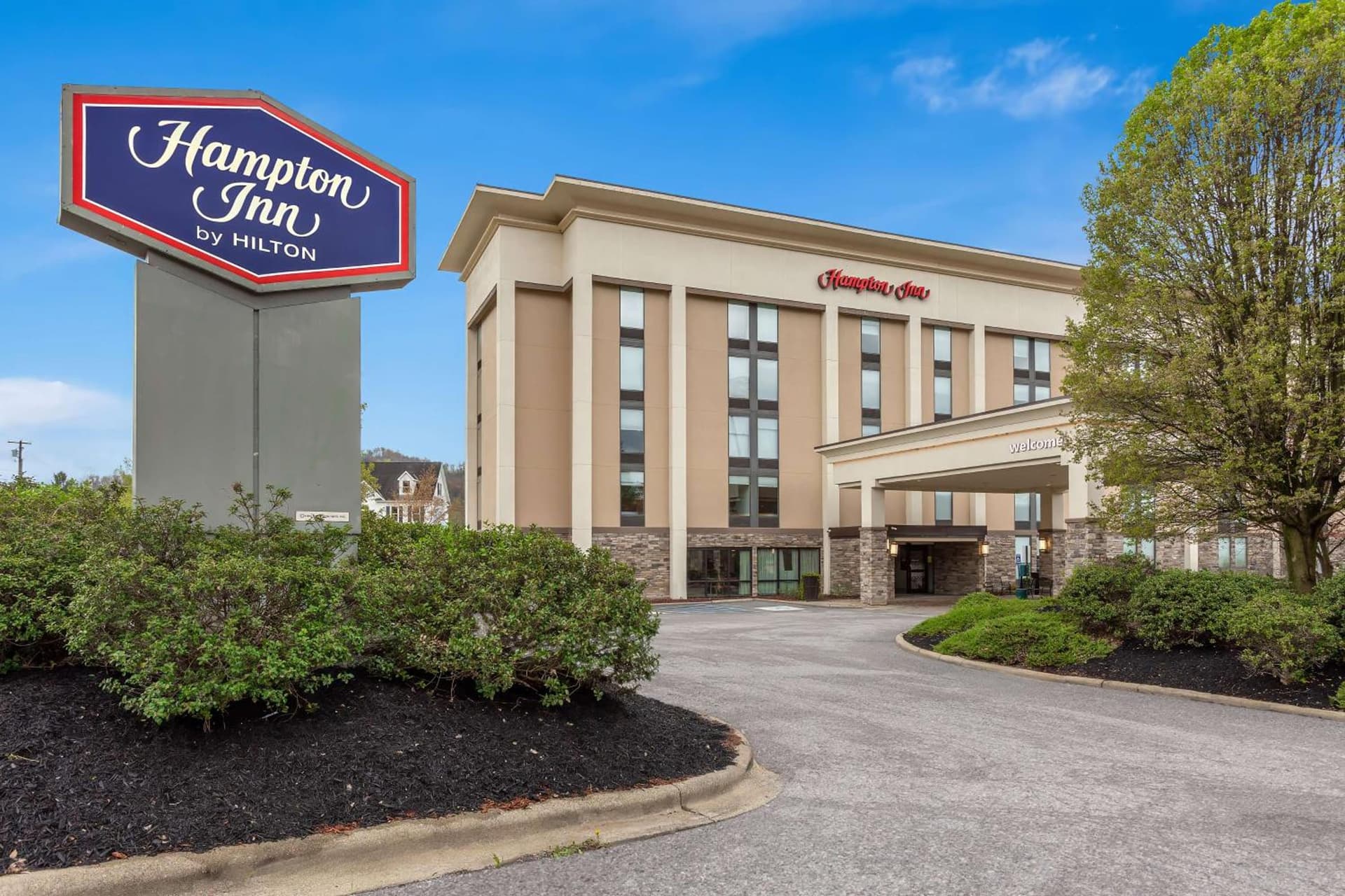 Hampton Inn Bridgeport/Clarksburg featured exterior or lobby in Bridgeport, WV — similar hotel