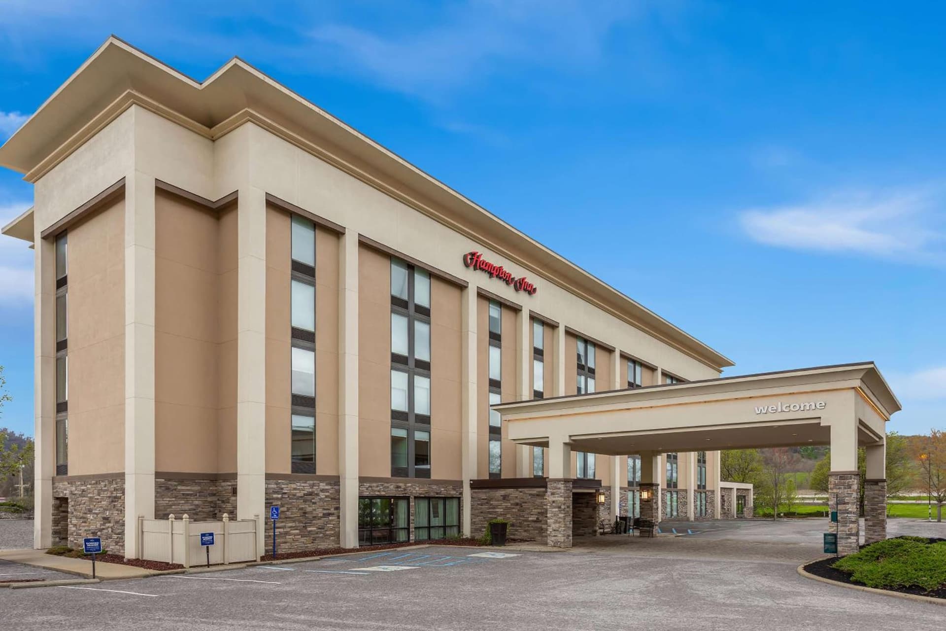 Hampton Inn Bridgeport/Clarksburg interior in Bridgeport, WV — gallery photo 2