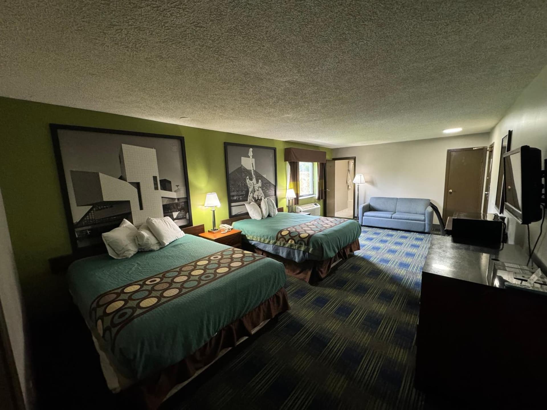South Ridge Inn gallery photo in North Ridgeville, OH — image 7