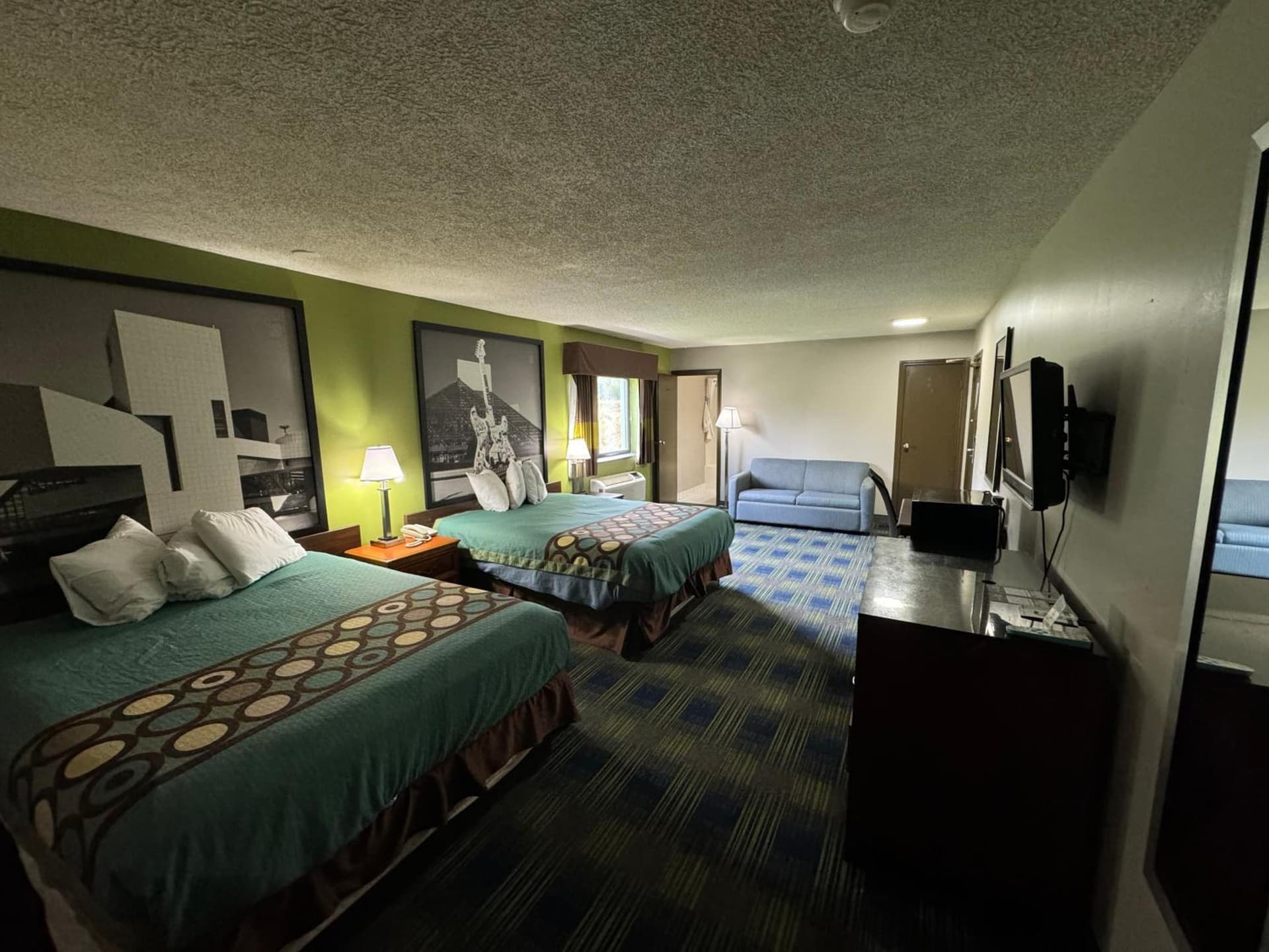 South Ridge Inn gallery photo in North Ridgeville, OH — image 11