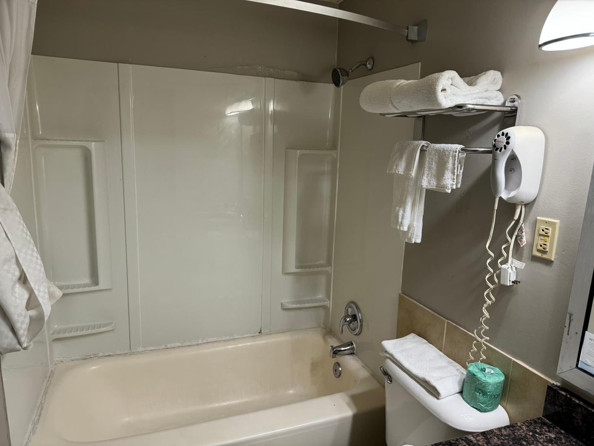 South Ridge Inn property views in North Ridgeville, OH — gallery photo 3