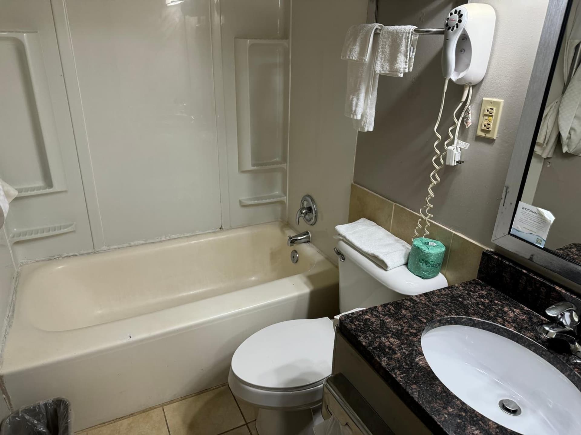 South Ridge Inn gallery photo in North Ridgeville, OH — image 8
