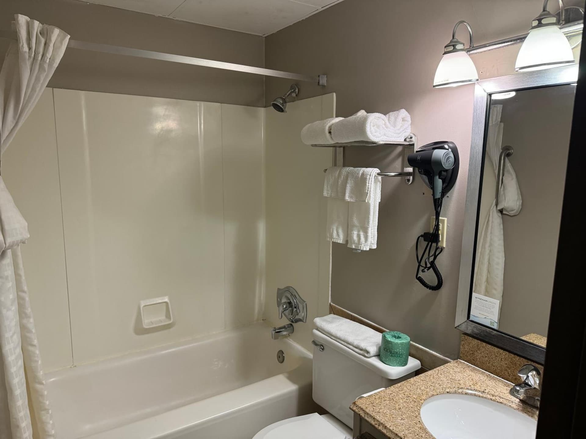 South Ridge Inn gallery photo in North Ridgeville, OH — image 6