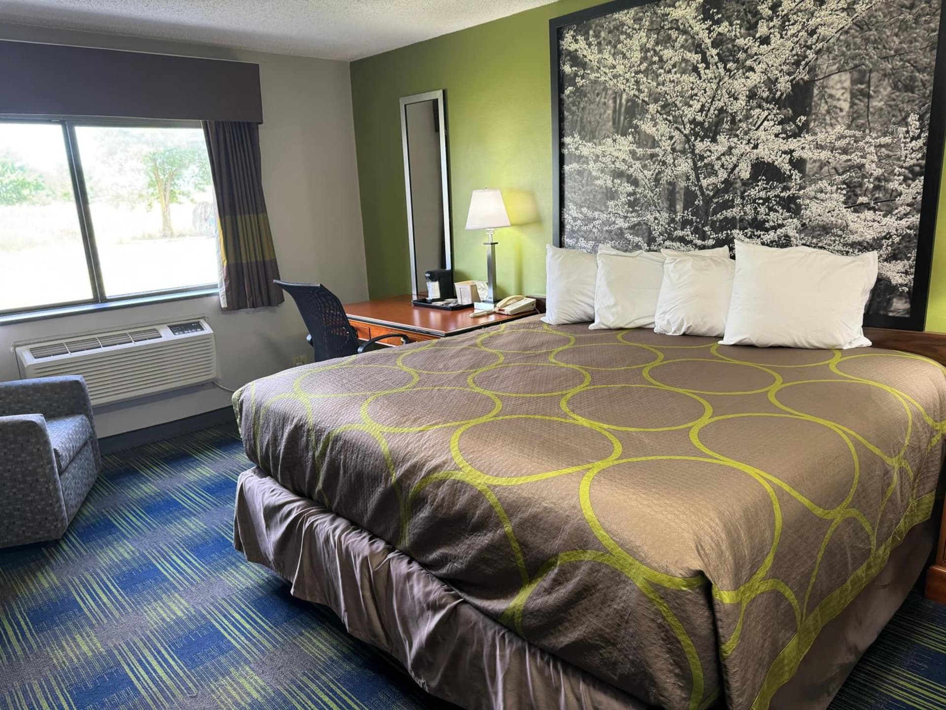 South Ridge Inn gallery photo in North Ridgeville, OH — image 12