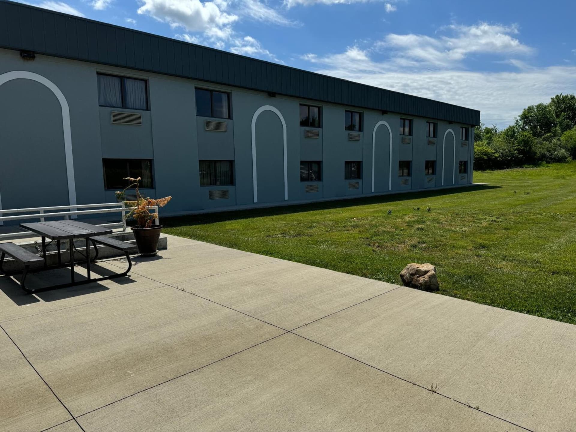 South Ridge Inn featured exterior or lobby in North Ridgeville, OH — similar hotel