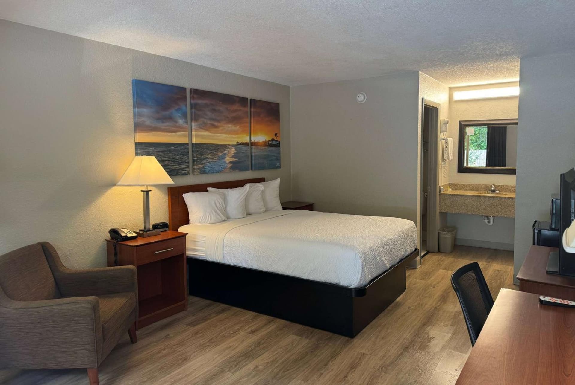Days Inn by Wyndham Lake City I-10 property views in Lake City, FL — gallery photo 3