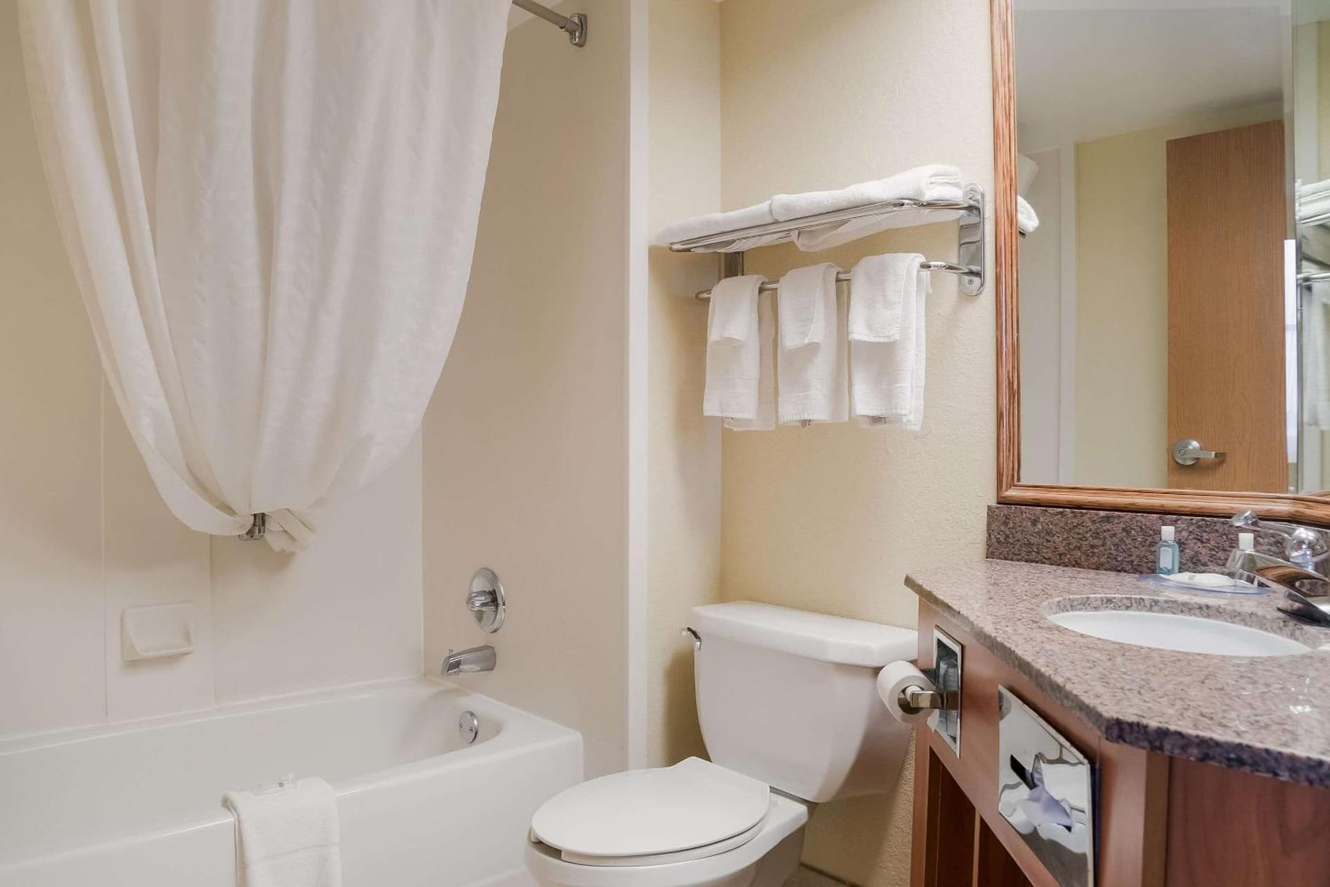Quality Inn & Suites gallery photo in Saginaw, MI — image 19