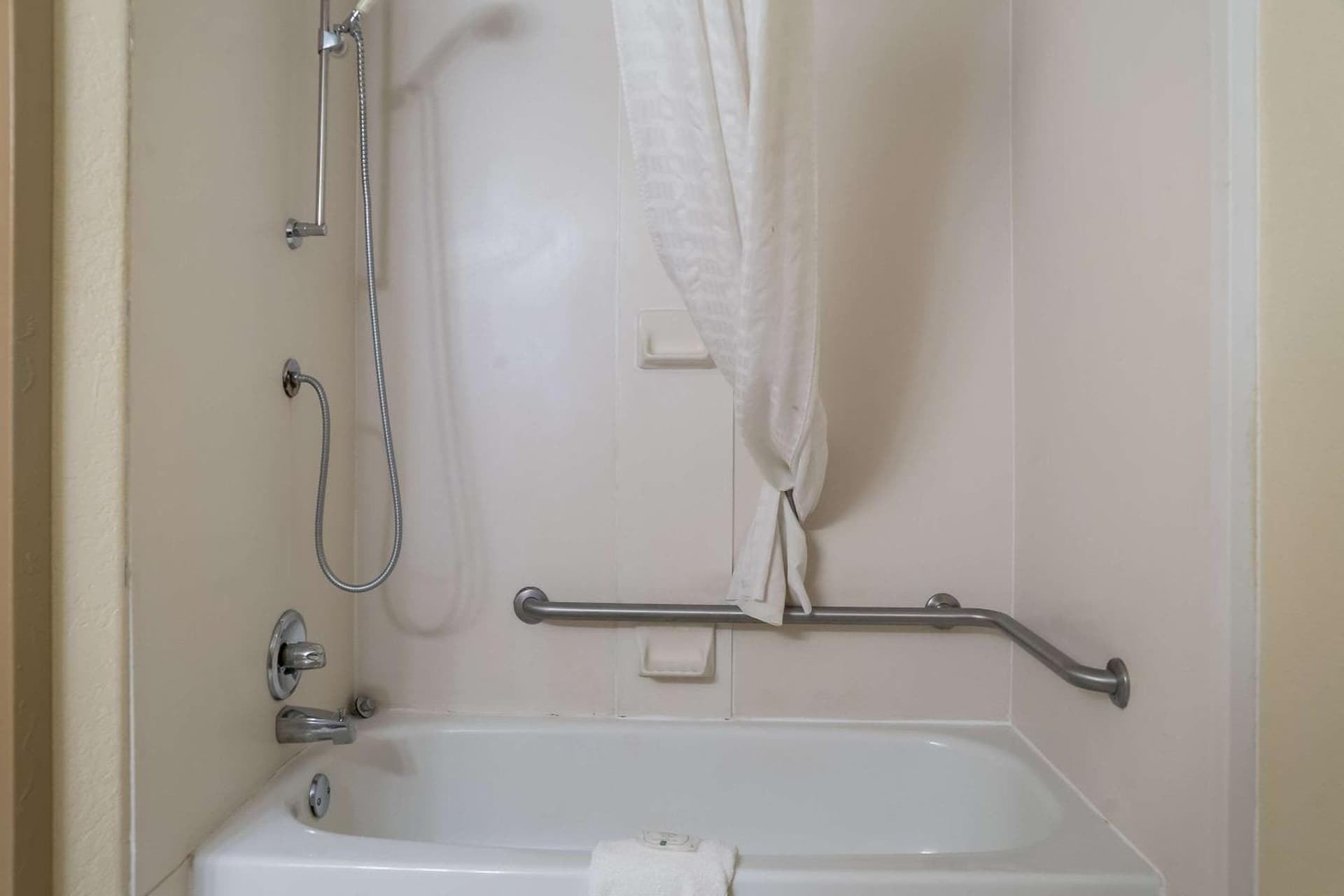 Quality Inn & Suites gallery photo in Saginaw, MI — image 23