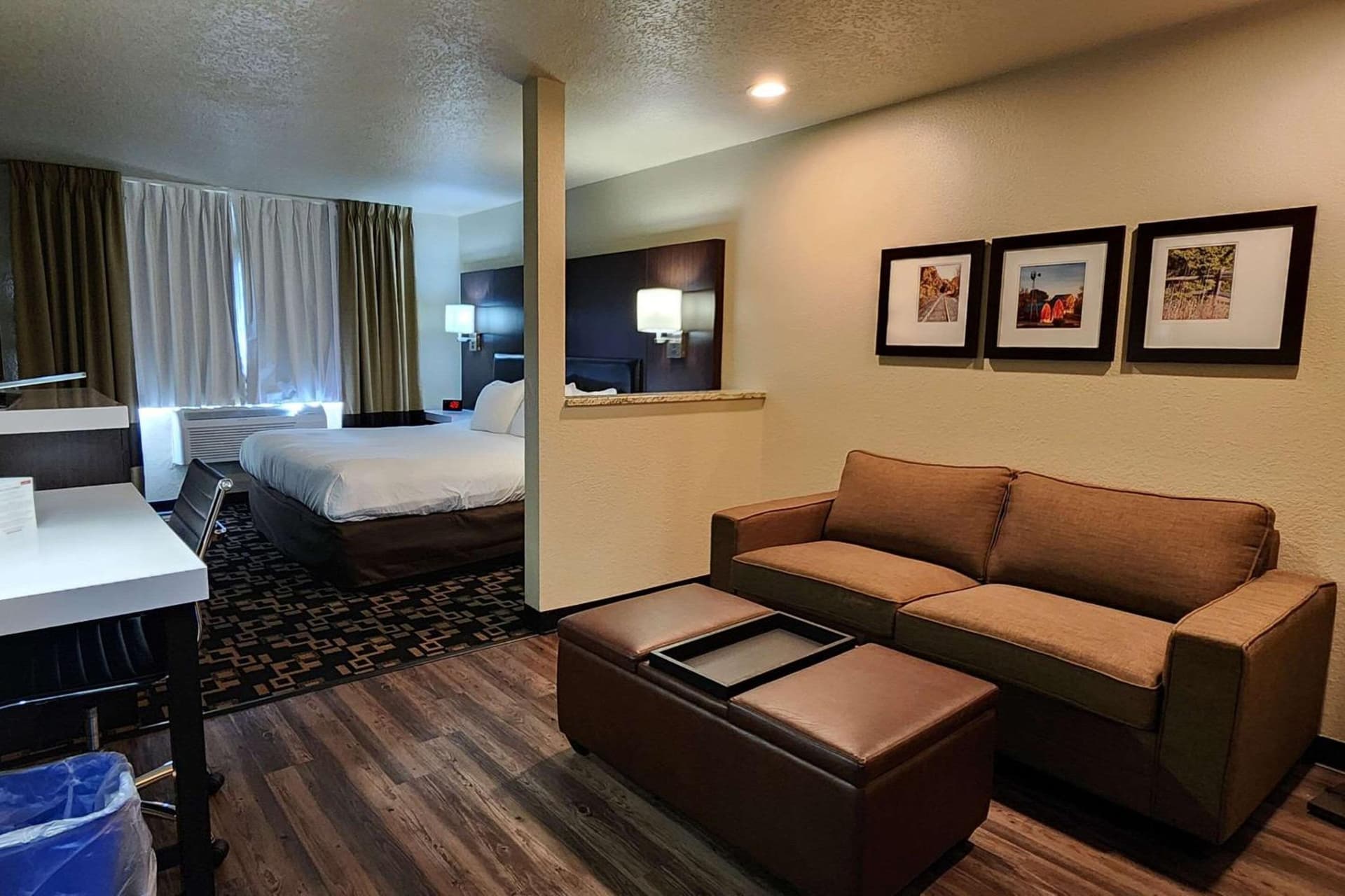 Comfort Inn & Suites Shakopee Downtown Area interior in Shakopee, MN — gallery photo 2