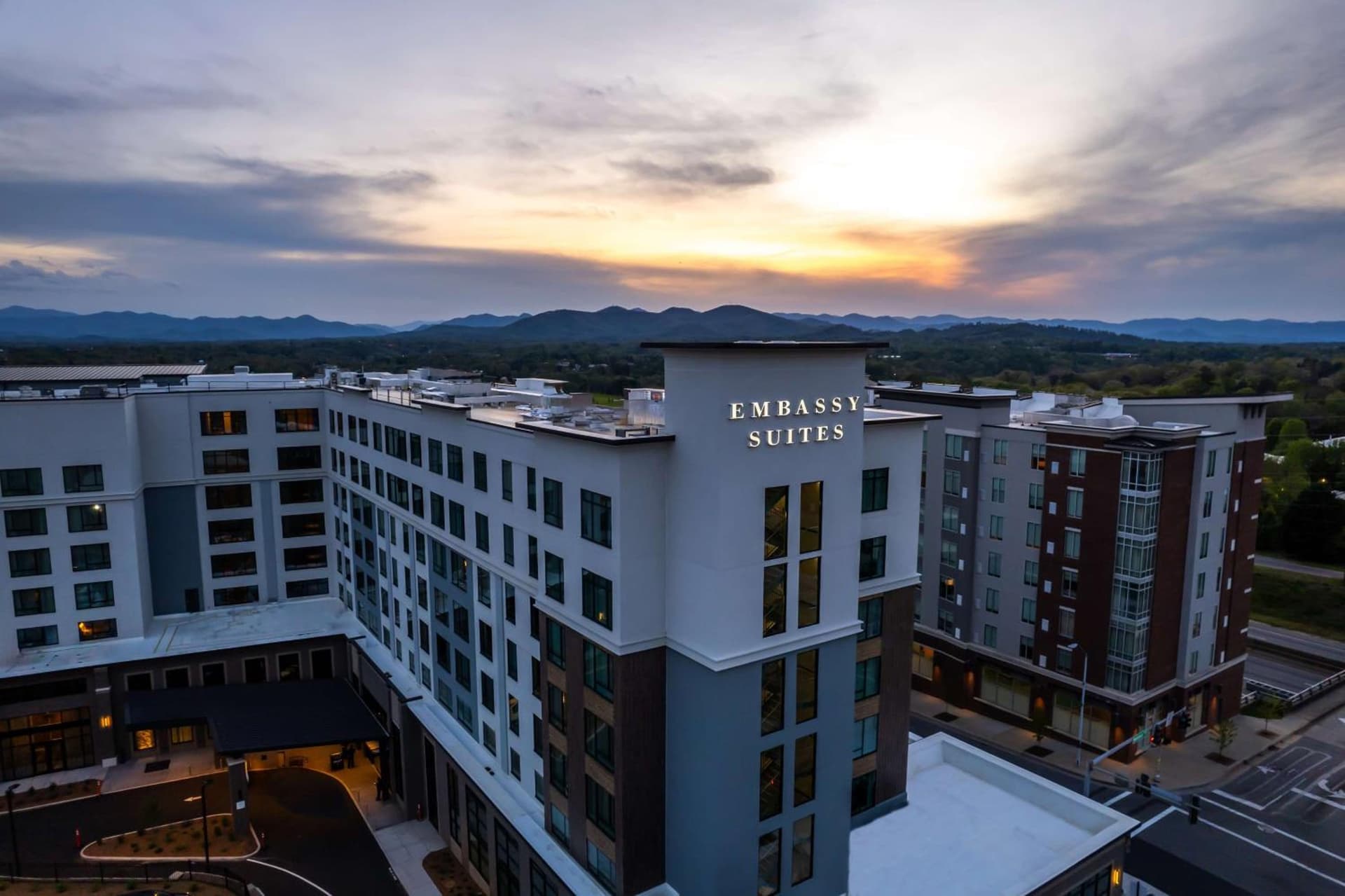 Embassy Suites By Hilton Asheville Downtown gallery photo in Asheville, NC — image 5