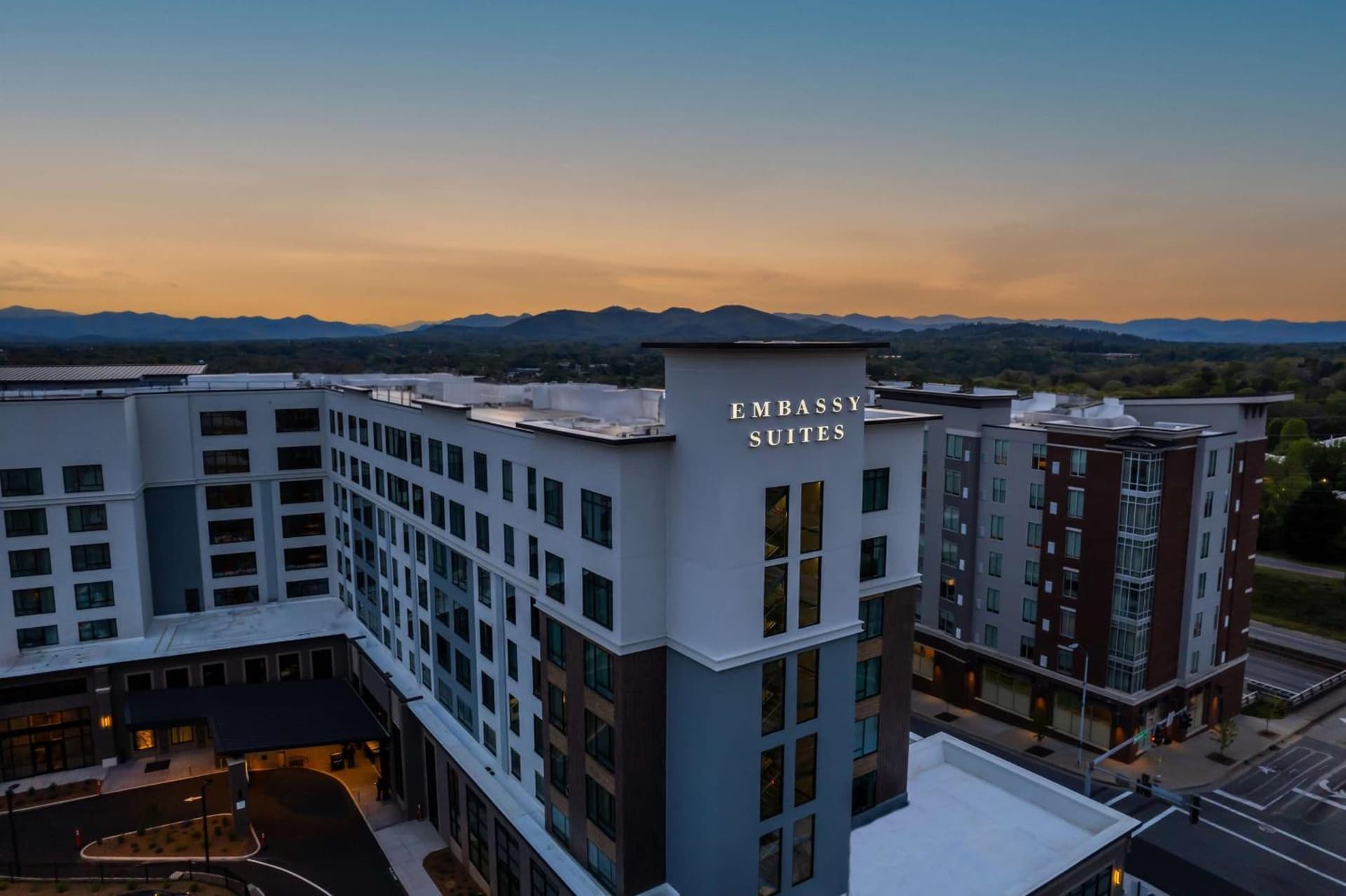 Embassy Suites By Hilton Asheville Downtown gallery photo in Asheville, NC — image 7