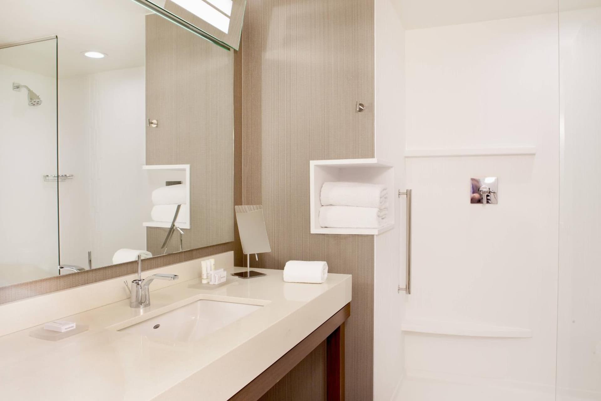 Courtyard by Marriott Yonkers Westchester County gallery photo in Yonkers, NY — image 7