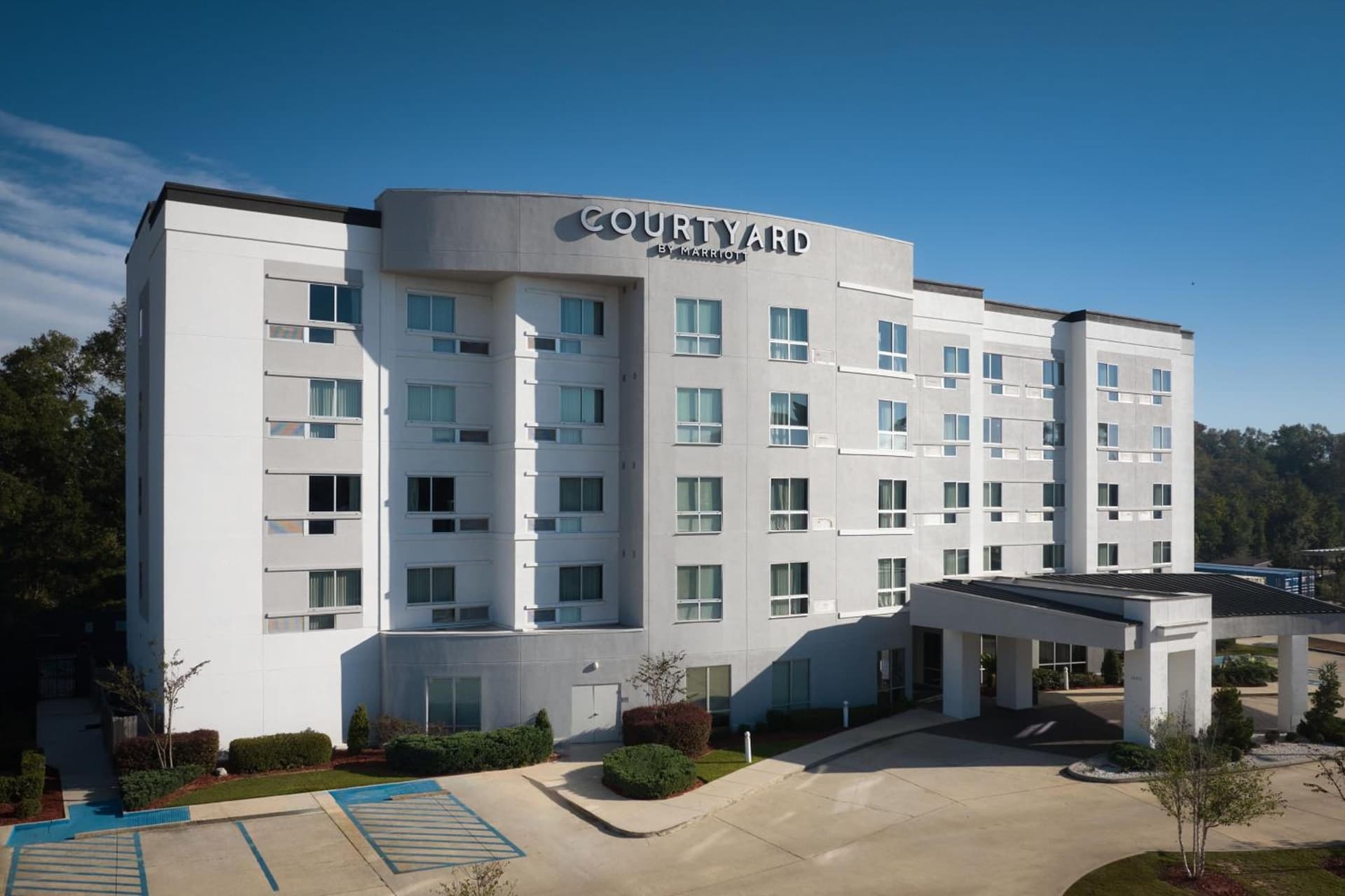 Courtyard by Marriott Hammond interior in Hammond, LA — gallery photo 2