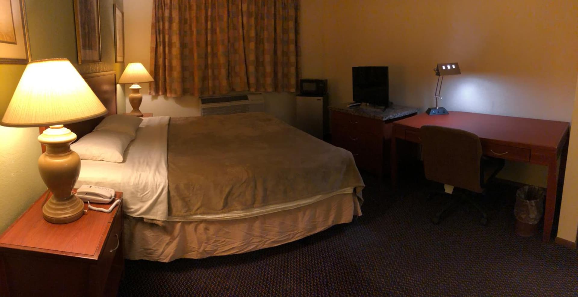 River Walk Inn interior in Fort Atkinson, WI — gallery photo 2