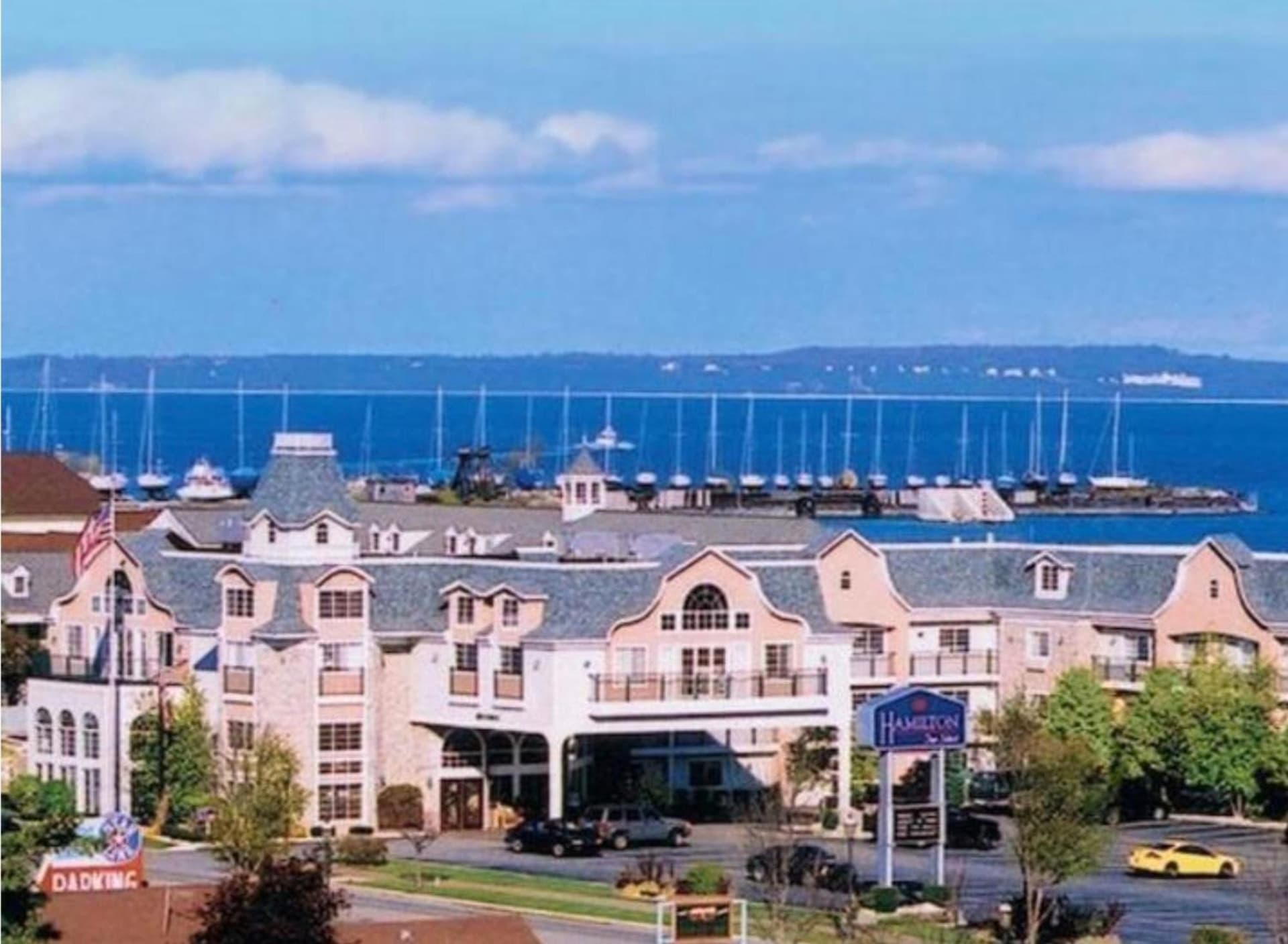 Hamilton Inn Select Beachfront Mackinaw City interior in Mackinaw City, MI — gallery photo 2