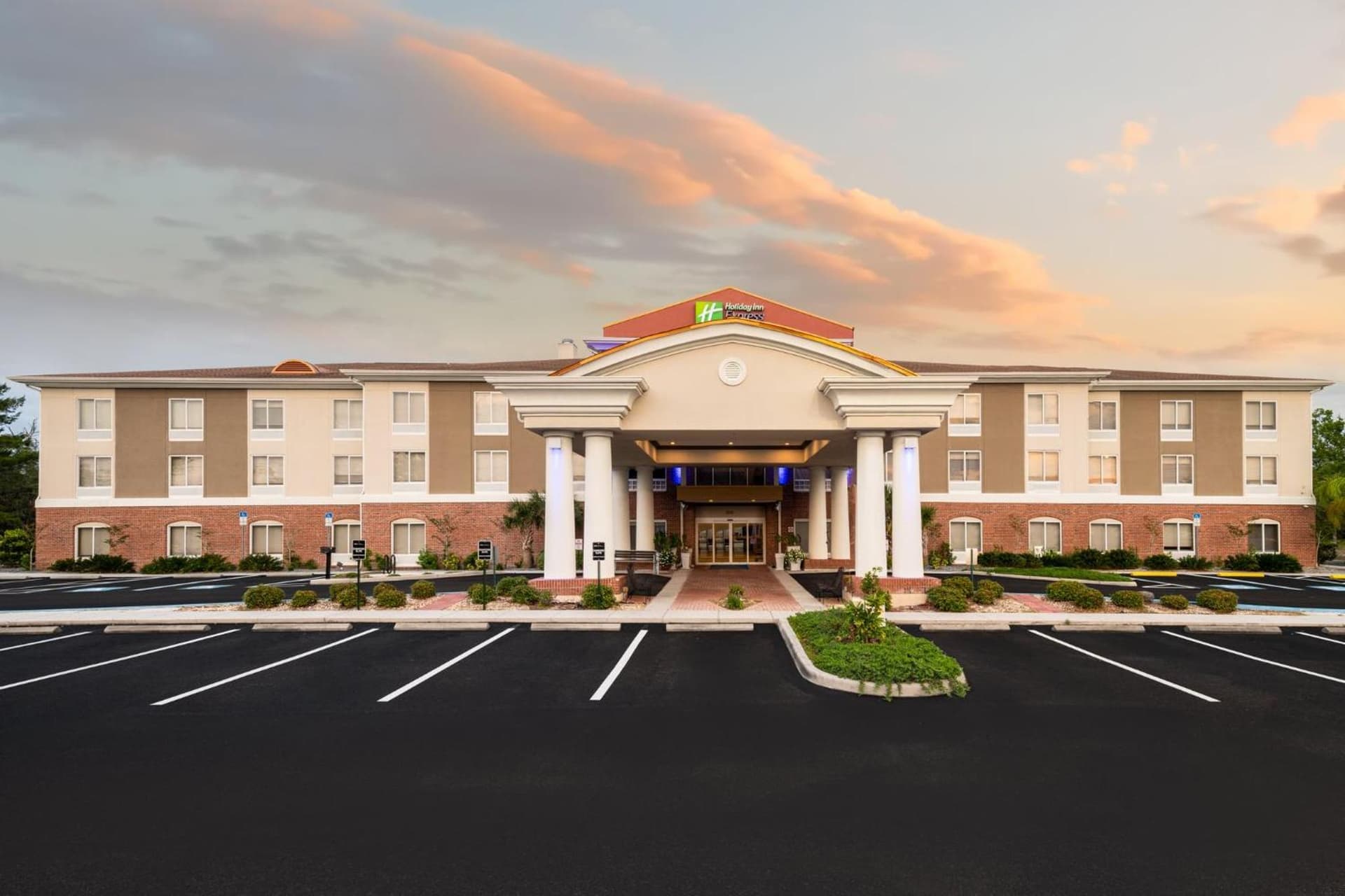 Holiday Inn Express & Suites Spring Hill by IHG gallery photo in Spring Hill, FL — image 66