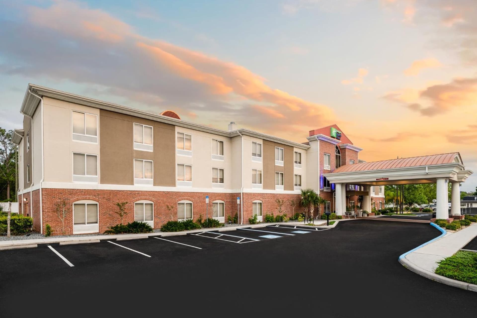 Holiday Inn Express & Suites Spring Hill by IHG gallery photo in Spring Hill, FL — image 58