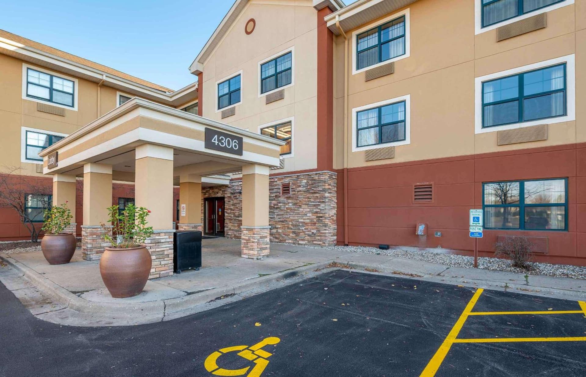 Extended Stay America Select Suites - Peoria - North property views in Peoria, IL — gallery photo 3
