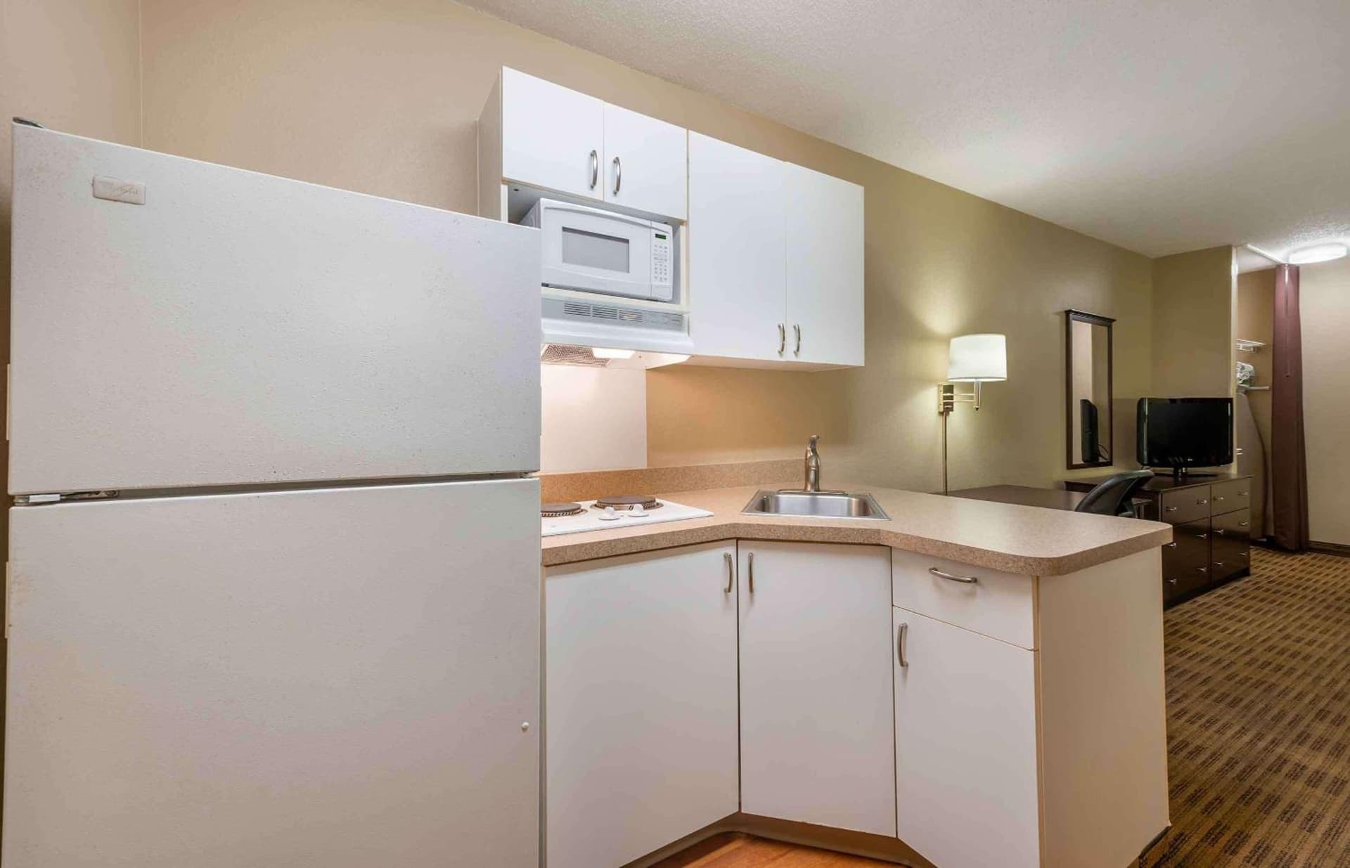 Extended Stay America Select Suites - Peoria - North interior in Peoria, IL — gallery photo 2