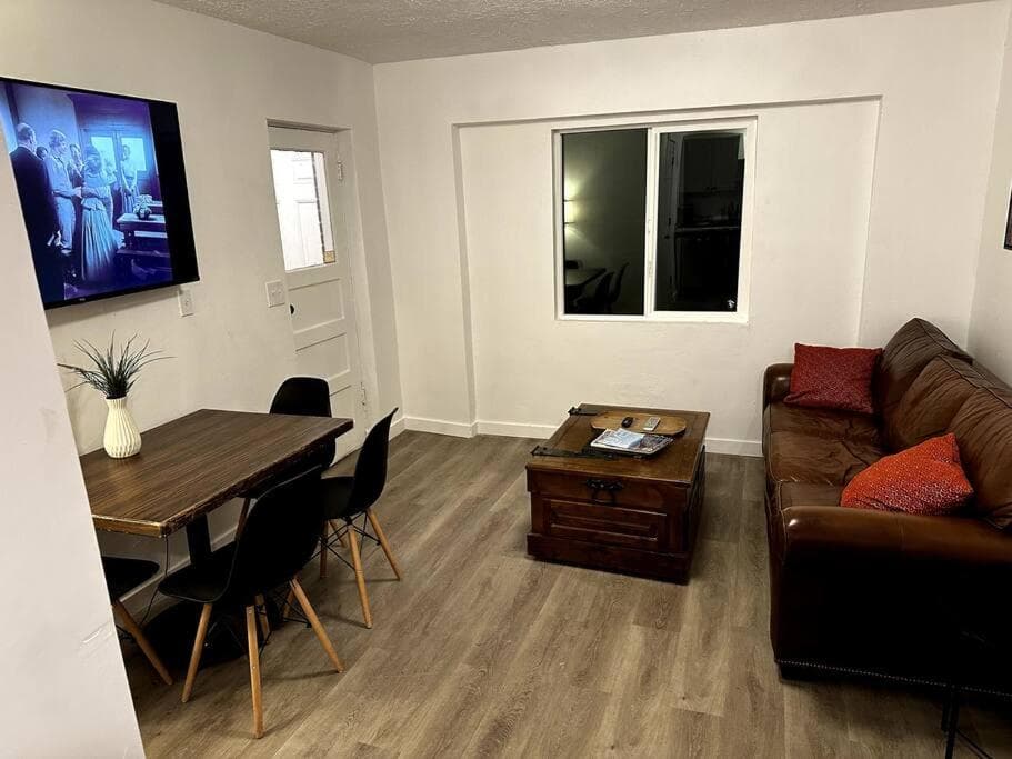USU Logan Cyn Retreat With Hot Tub interior in Logan, UT — gallery photo 2