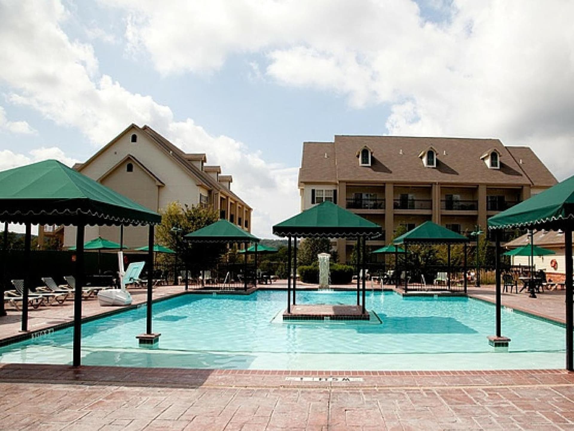 French Quarter Resort by CoolVacay interior in Branson, MO — gallery photo 2