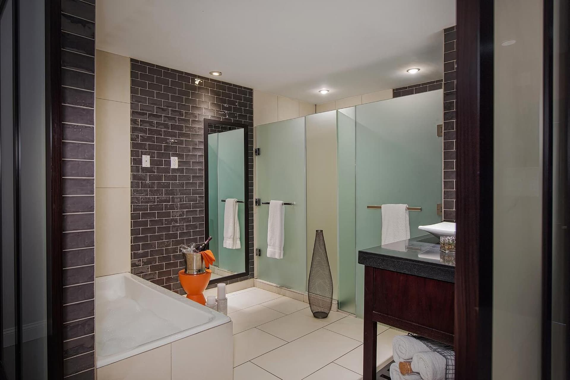 Ravel Hotel Trademark Collection by Wyndham gallery photo in Queens, NY — image 16