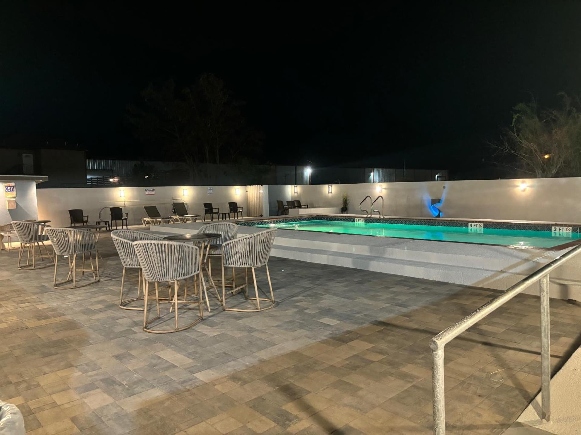 Deluxe Inn & Suites property views in Brownsville, TX — gallery photo 3