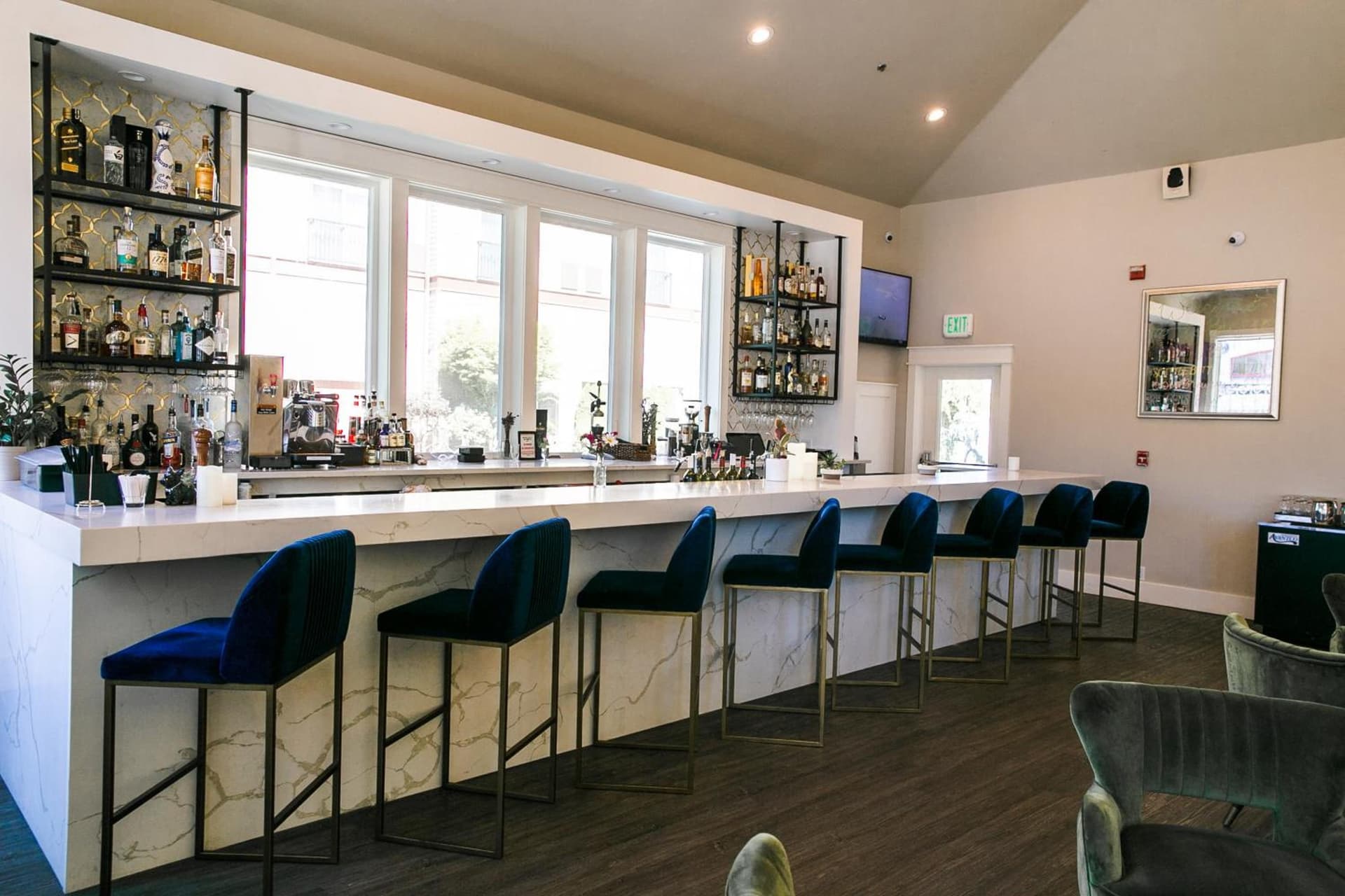 Majestic Inn and Spa interior in Anacortes, WA — gallery photo 2