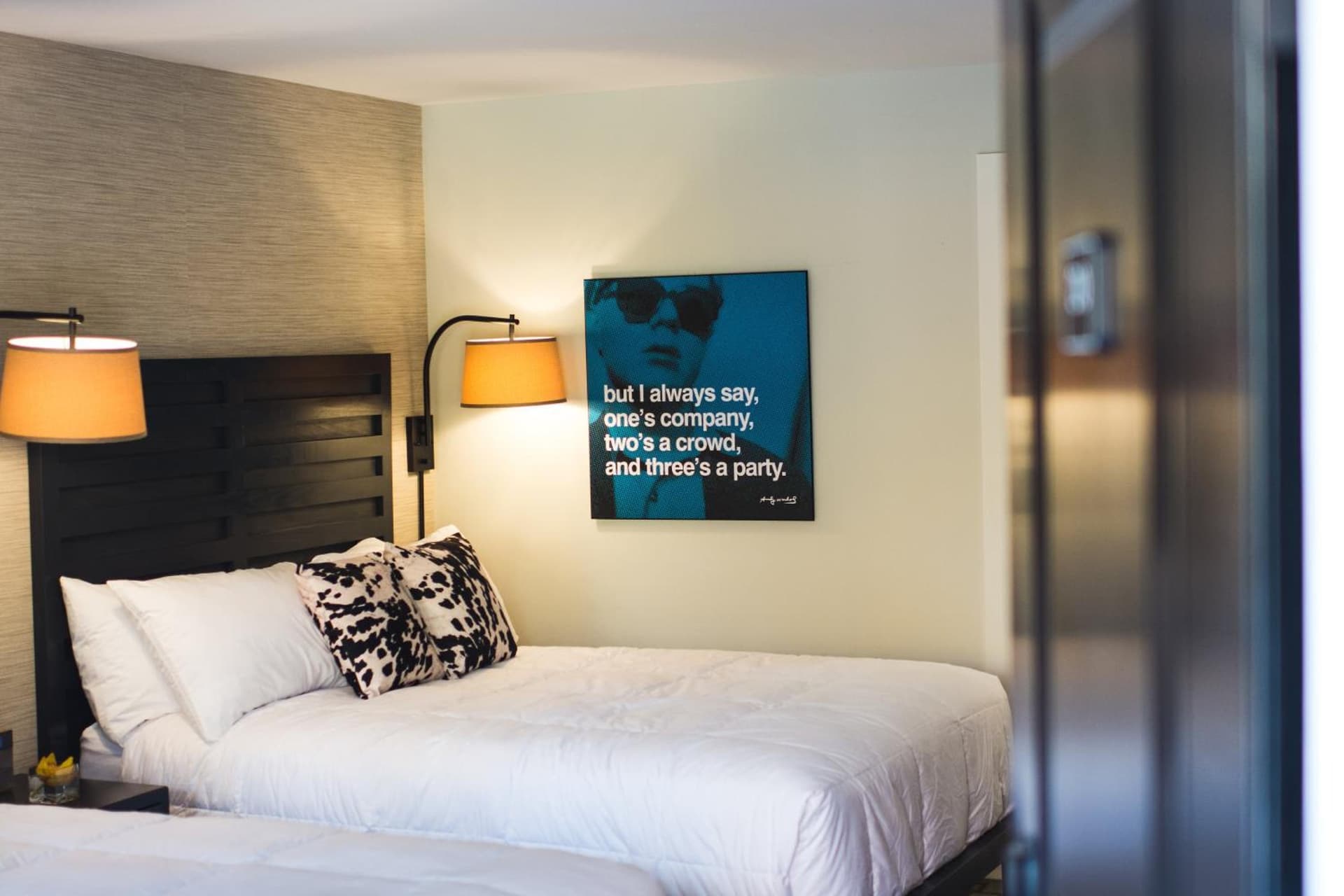 Hotel Hi-Ho - Contactless Check-In interior in Fairfield, CT — gallery photo 2