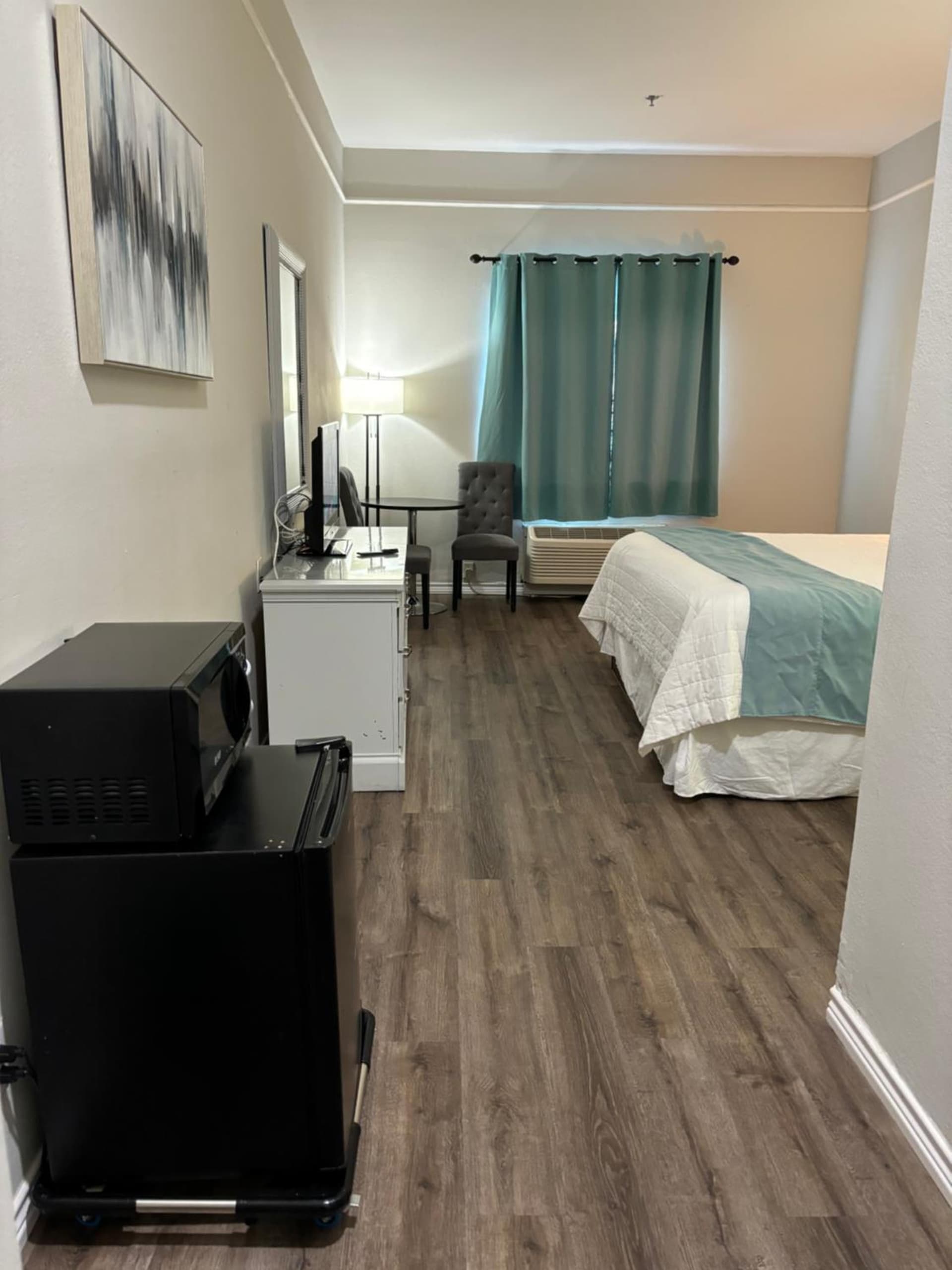 Deluxe Inn & Suites gallery photo in Brownsville, TX — image 17