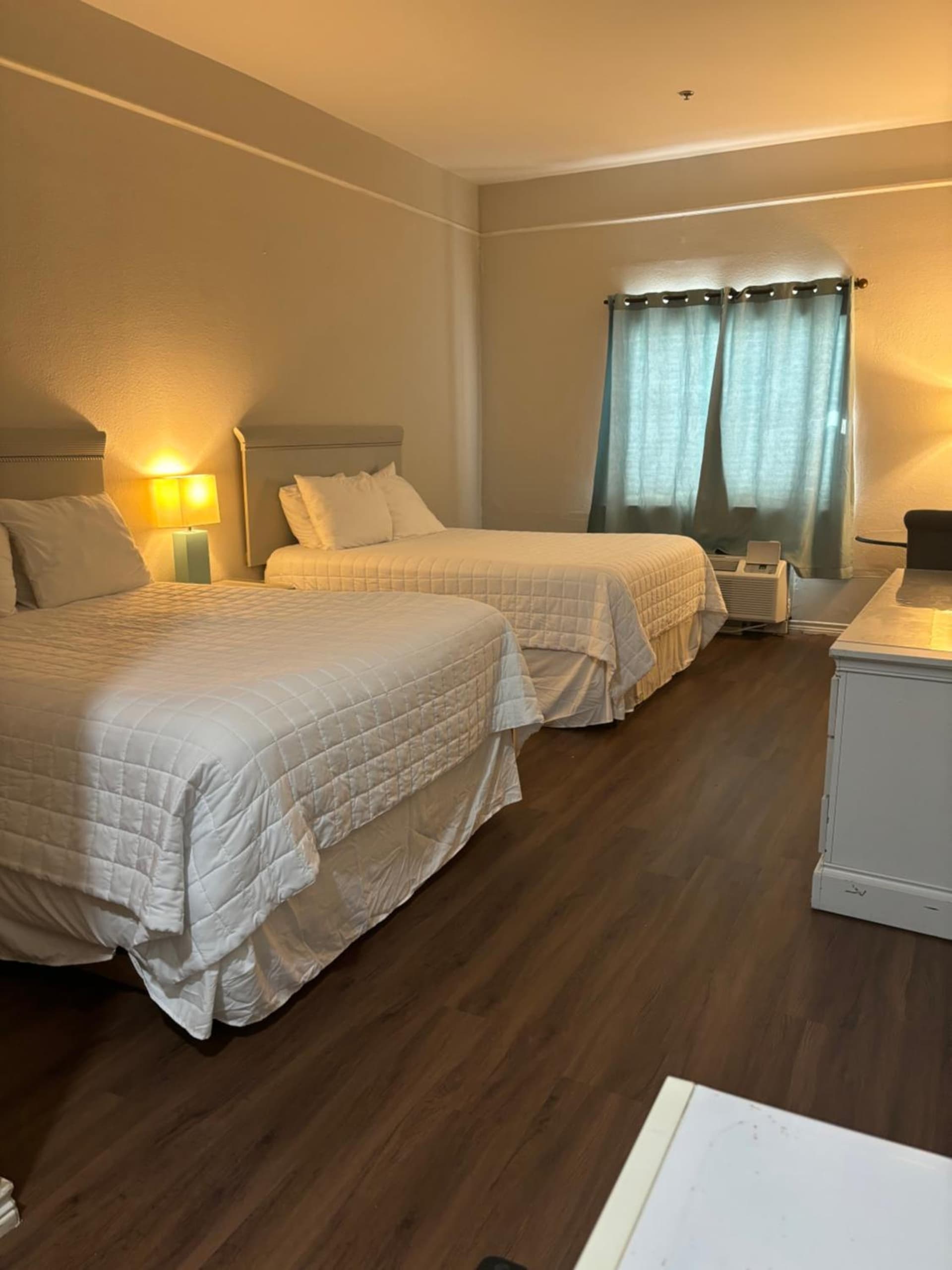 Deluxe Inn & Suites gallery photo in Brownsville, TX — image 10