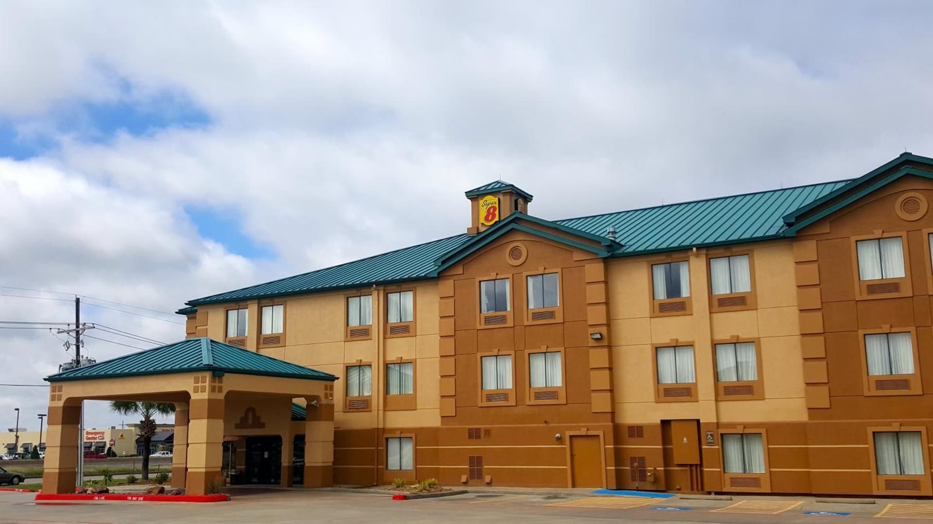 Super 8 by Wyndham Port Arthur/Nederland Area gallery photo in Port Arthur, TX — image 7