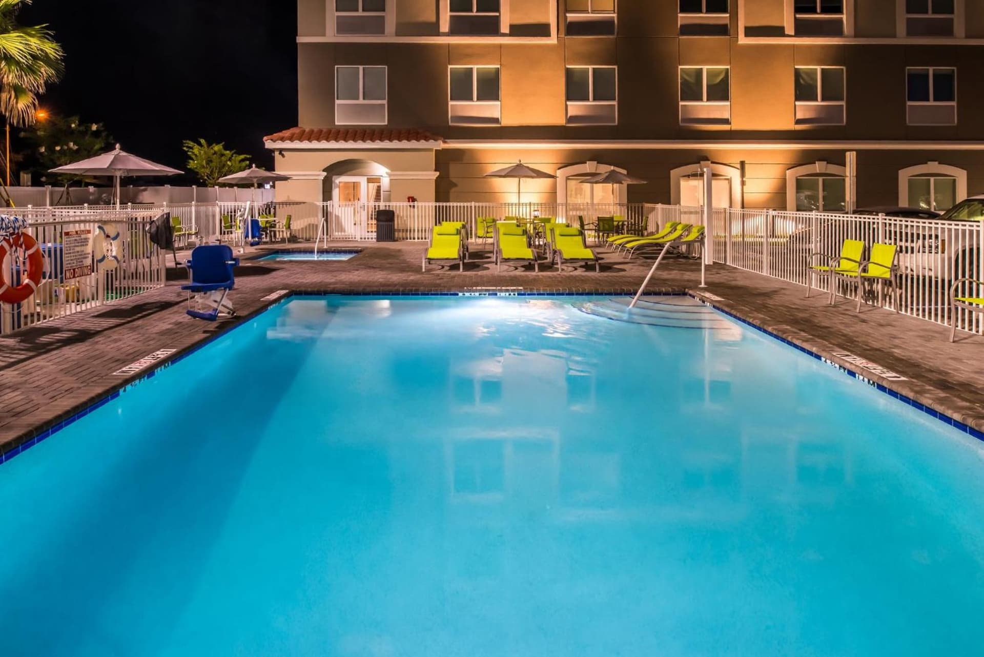 Holiday Inn Express & Suites - St. Petersburg - Madeira Beach by IHG gallery photo in St Petersburg, FL — image 78