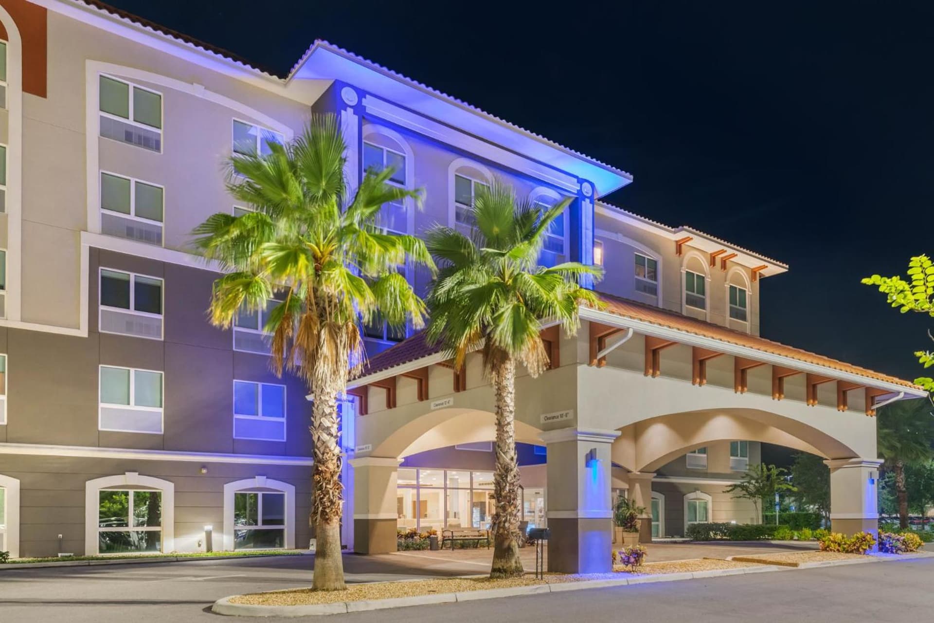 Holiday Inn Express & Suites - St. Petersburg - Madeira Beach by IHG gallery photo in St Petersburg, FL — image 23
