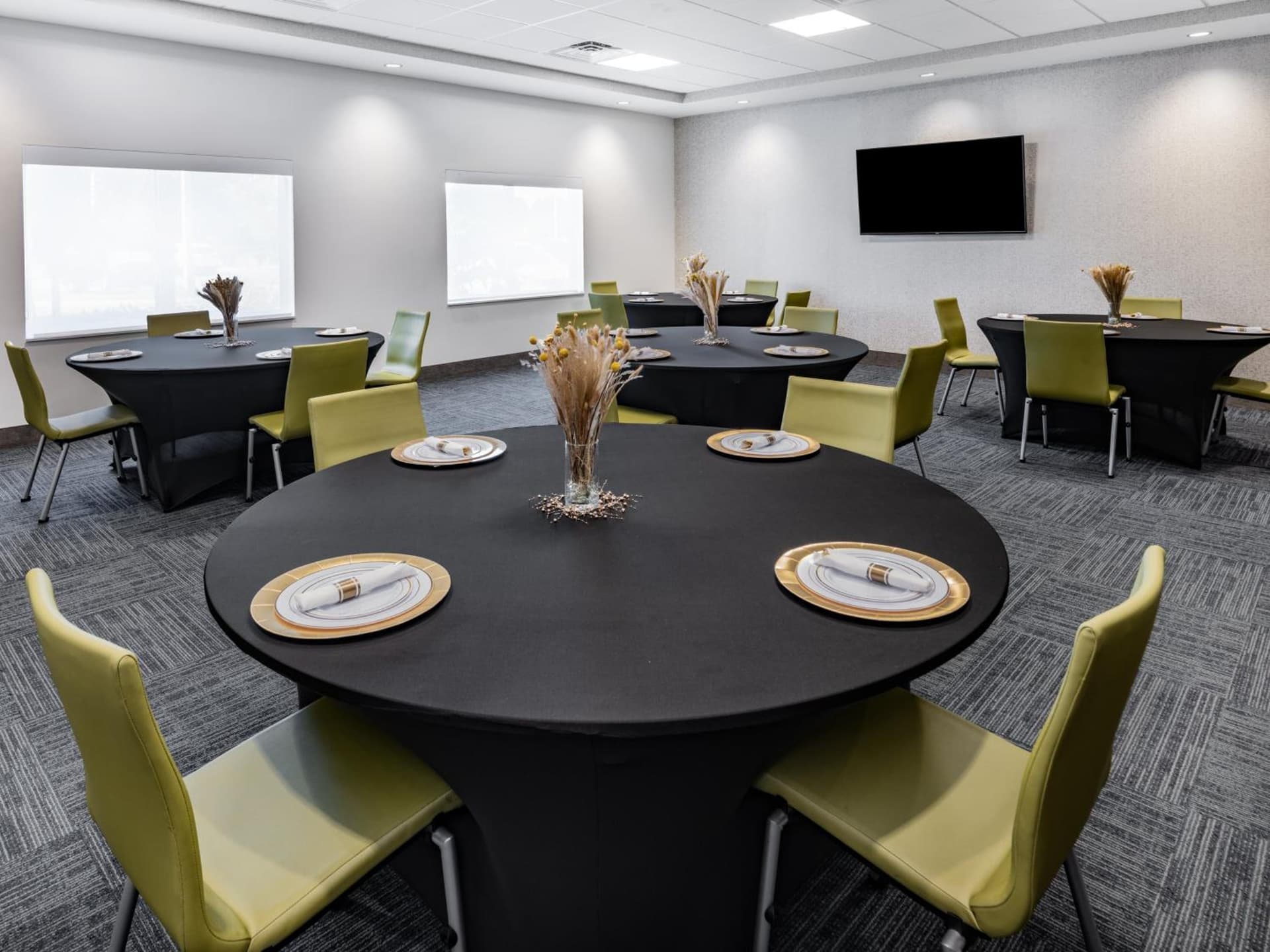 Holiday Inn Express & Suites - St. Petersburg - Madeira Beach by IHG gallery photo in St Petersburg, FL — image 16