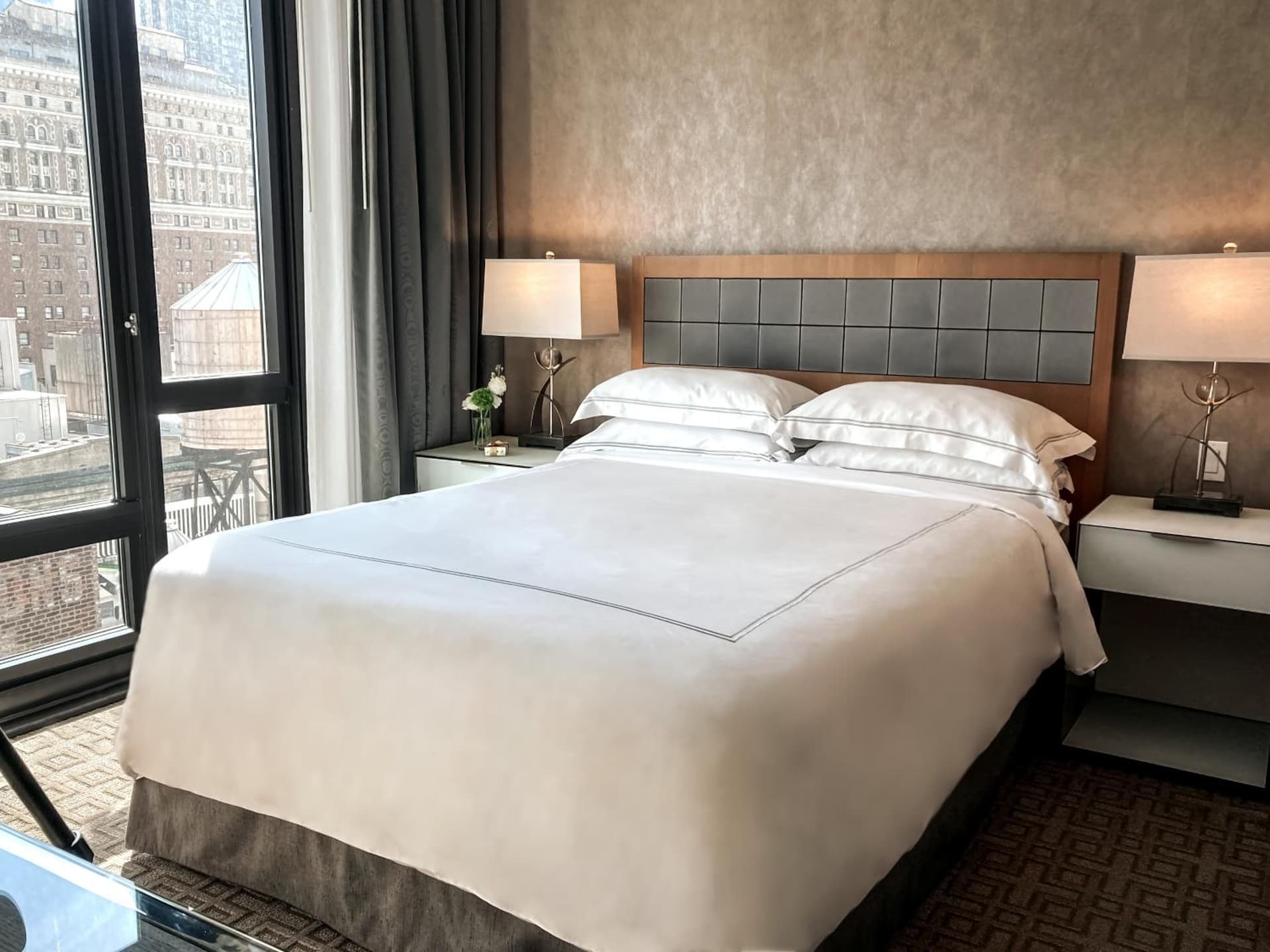 Executive Hotel Le Soleil New York gallery photo in New York, NY — image 10