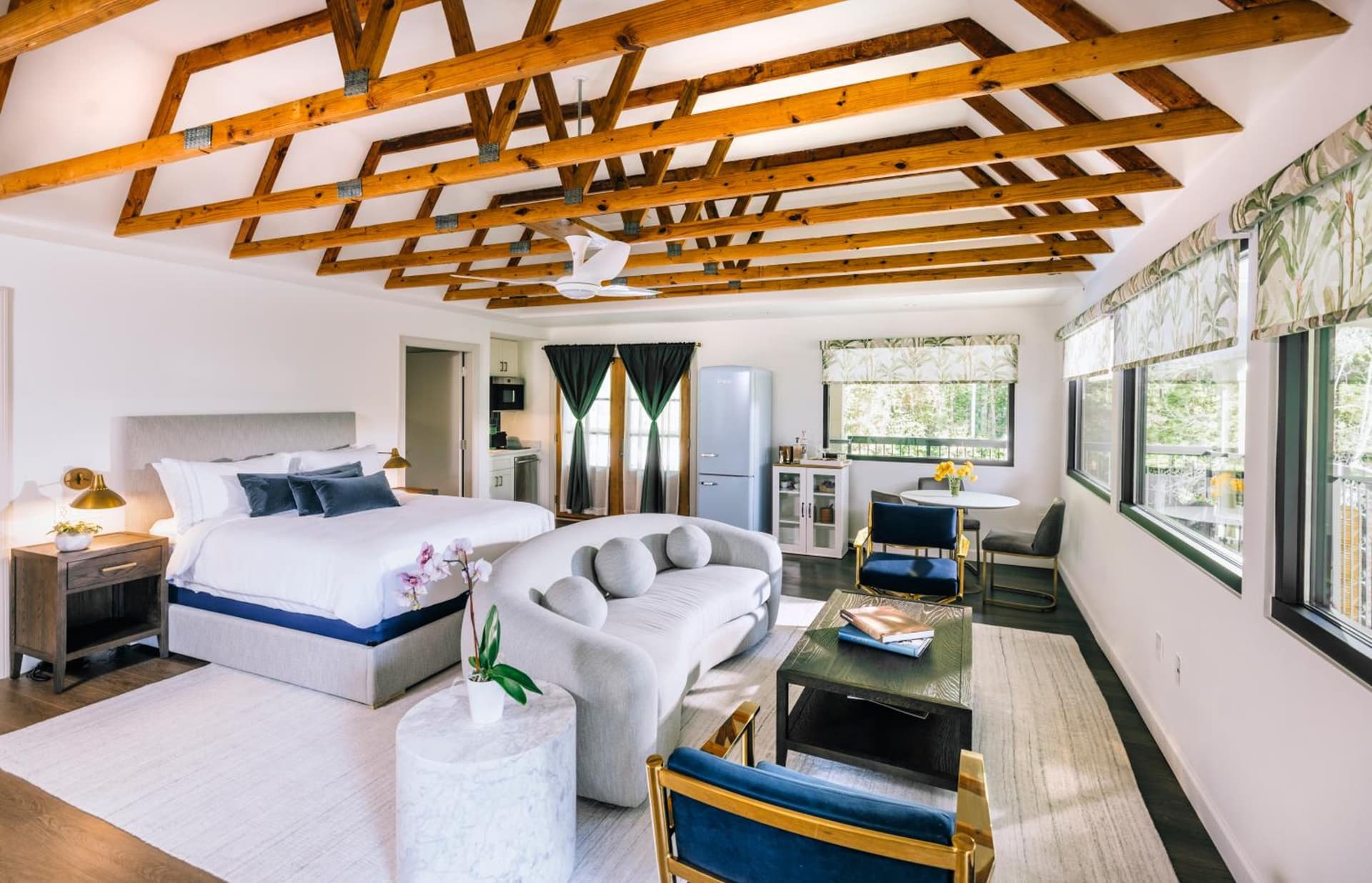 All-Movie Hotel interior in Peachtree City, GA — gallery photo 2