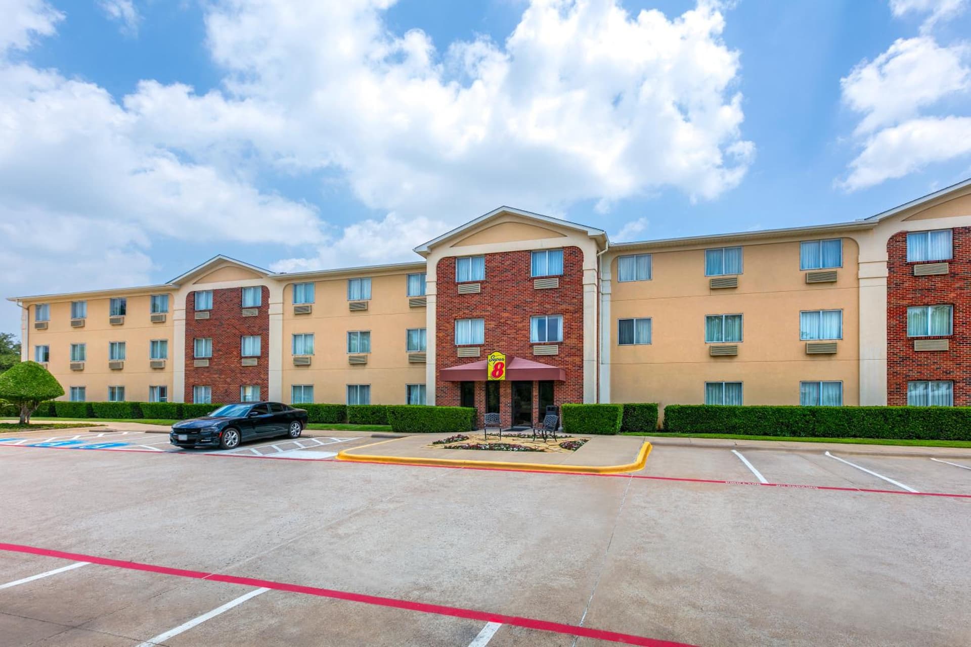 Super 8 by Wyndham Grapevine/DFW Airport Northwest gallery photo in Grapevine, TX — image 5