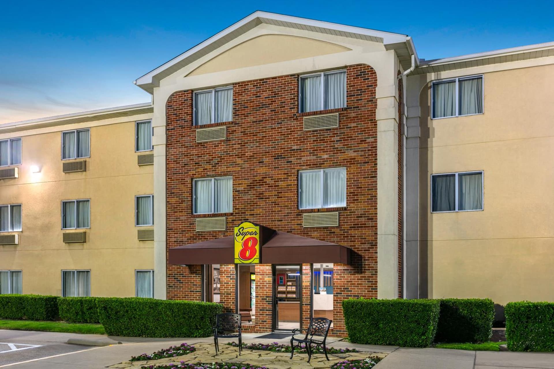 Super 8 by Wyndham Grapevine/DFW Airport Northwest gallery photo in Grapevine, TX — image 36