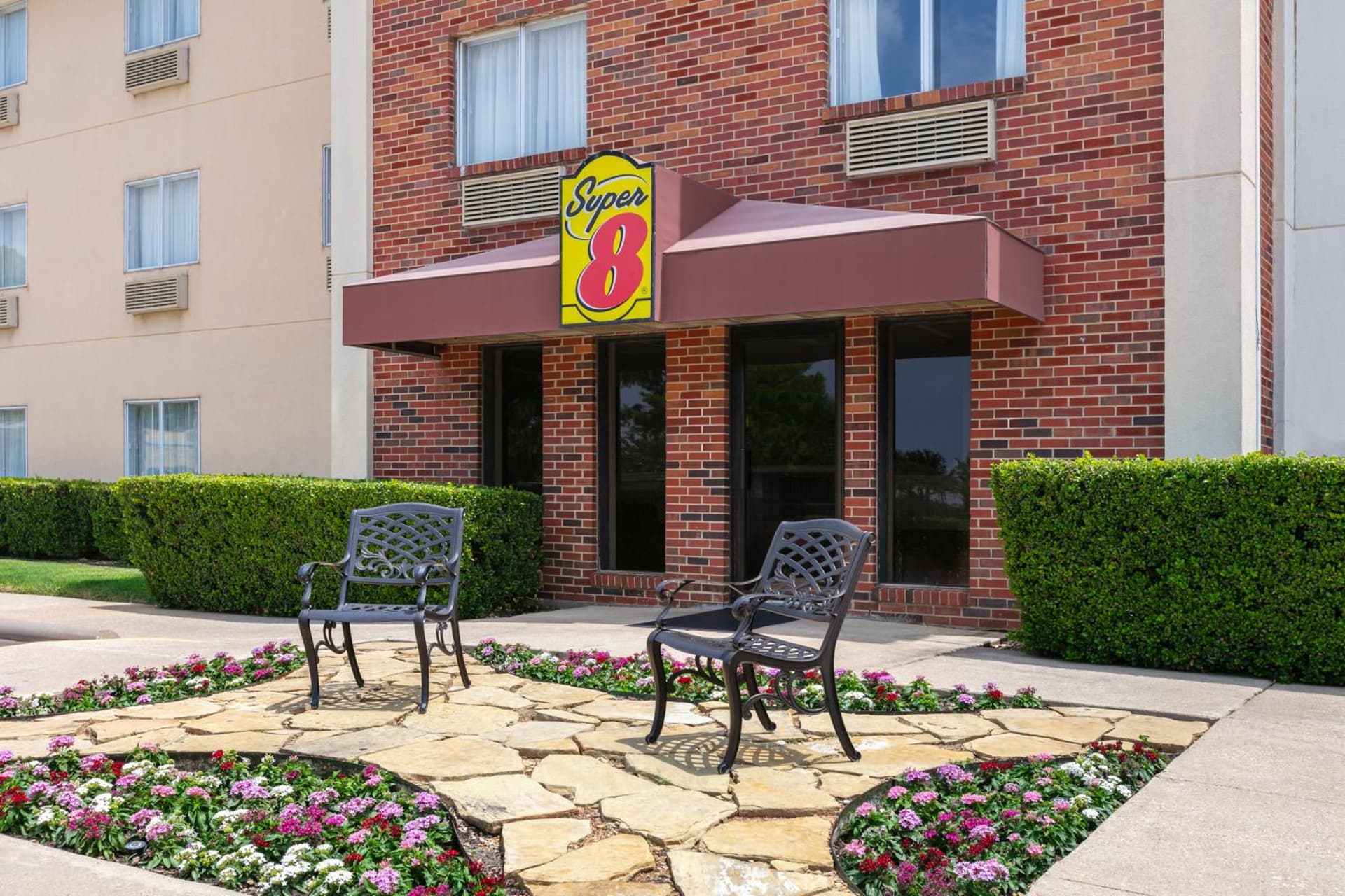 Super 8 by Wyndham Grapevine/DFW Airport Northwest property views in Grapevine, TX — gallery photo 3