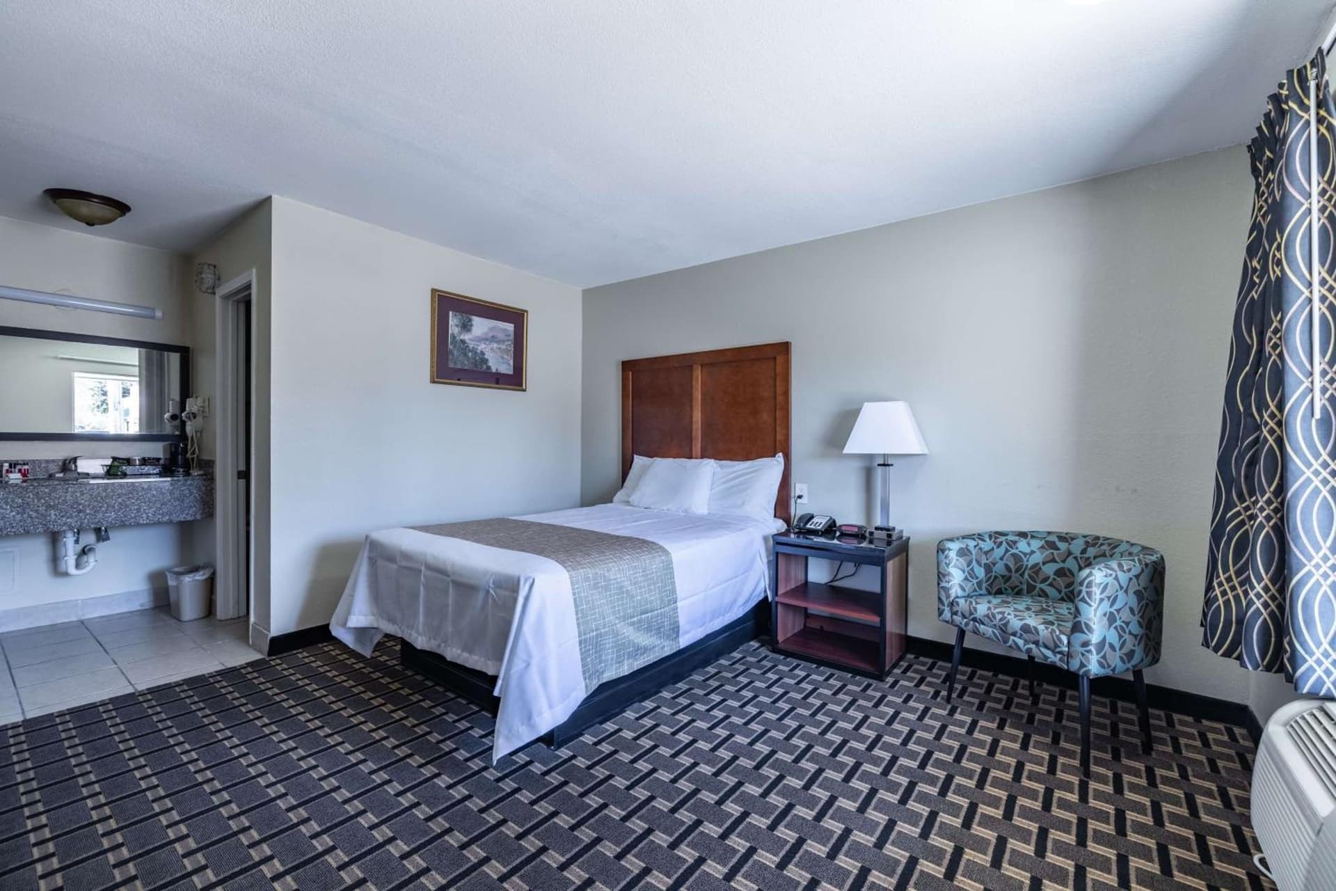 Travelodge by Wyndham Jackson I-40 Exit 82 interior in Jackson, TN — gallery photo 2