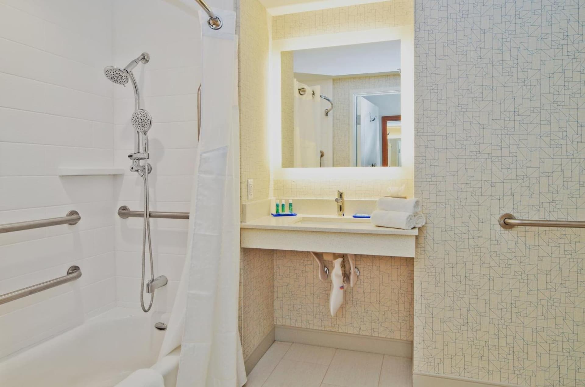 Holiday Inn Express & Suites - Phoenix North - Scottsdale by IHG gallery photo in Phoenix, AZ — image 33