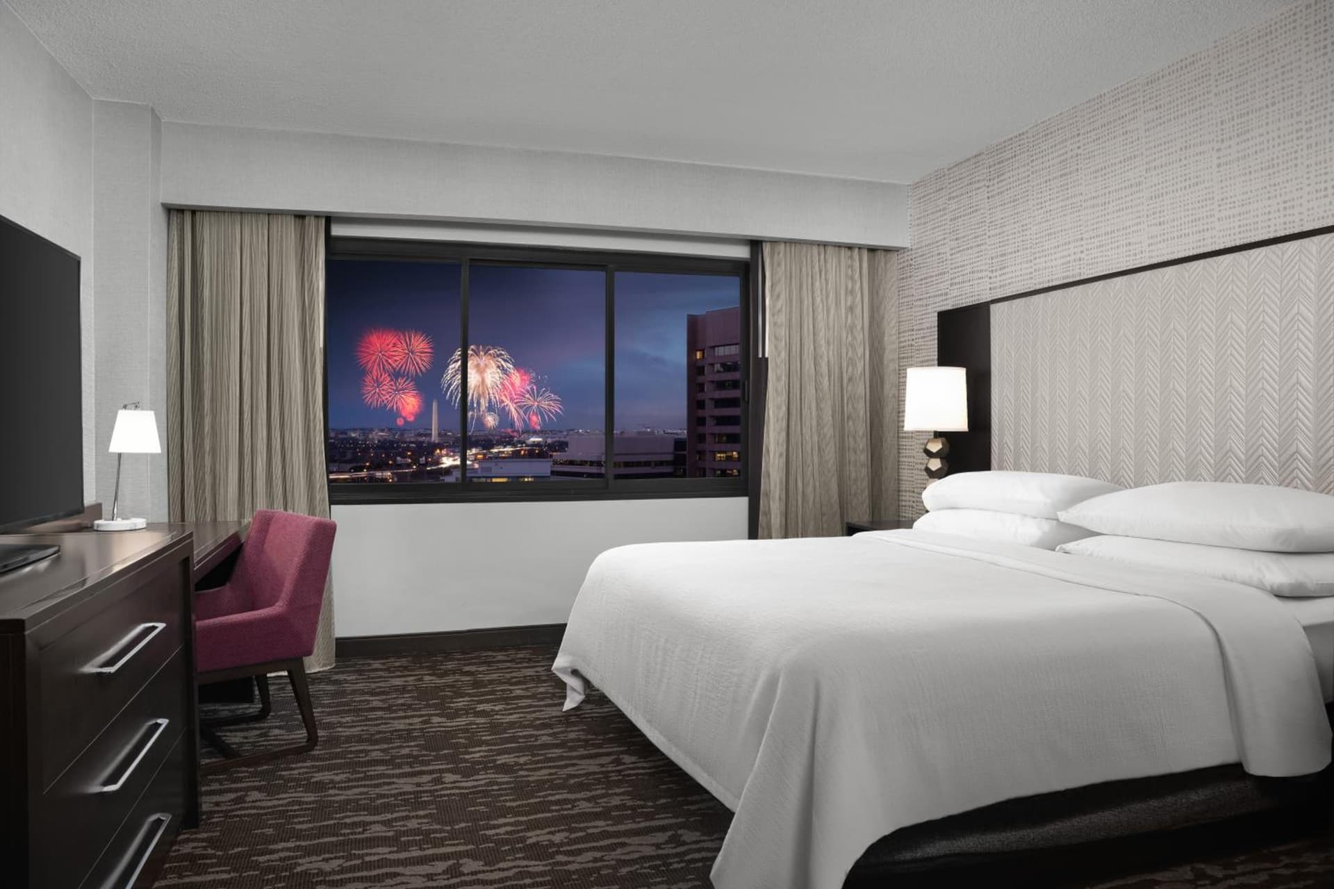 Embassy Suites by Hilton Crystal City National Airport gallery photo in Arlington, VA — image 5