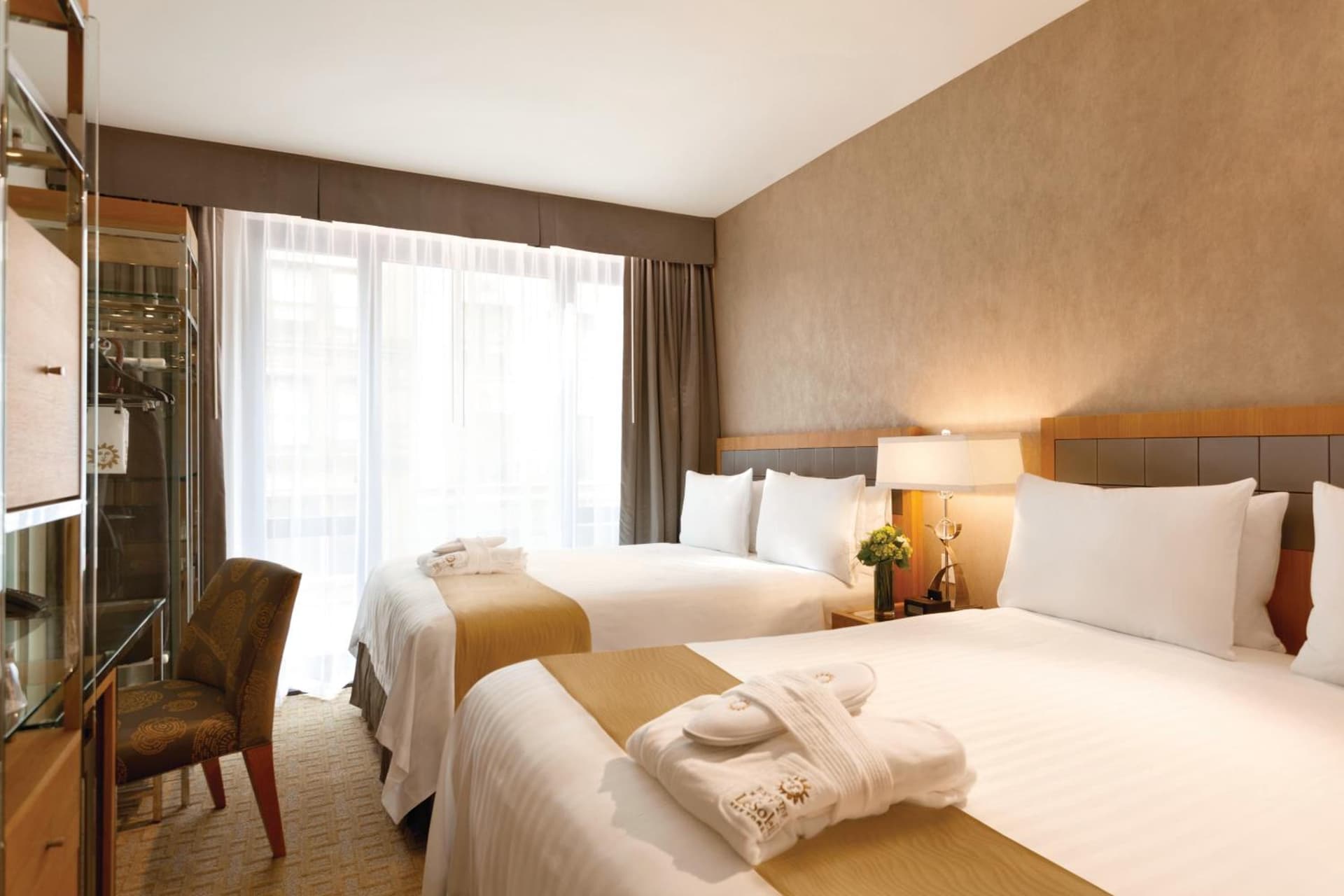 Executive Hotel Le Soleil New York gallery photo in New York, NY — image 59