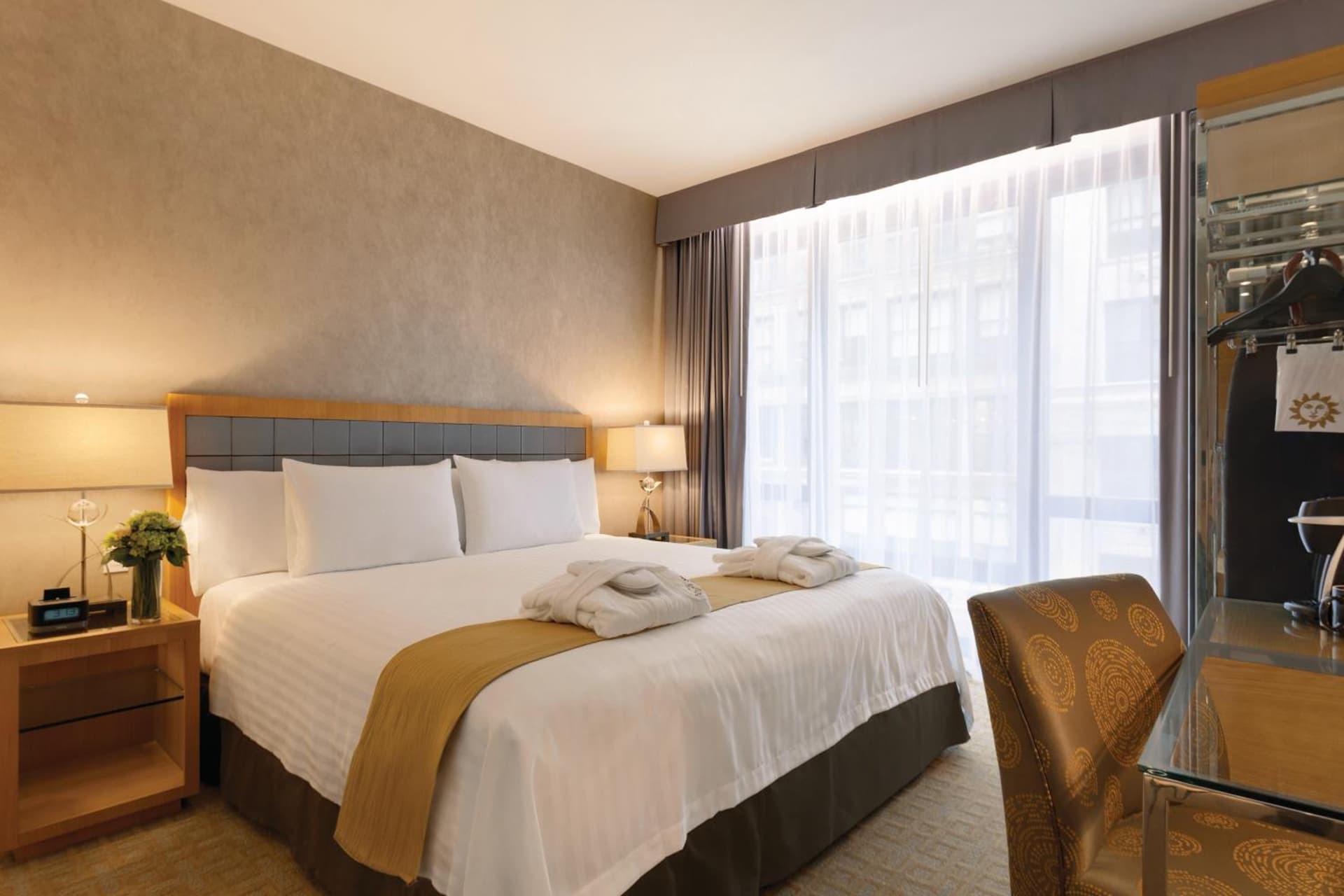 Executive Hotel Le Soleil New York gallery photo in New York, NY — image 70