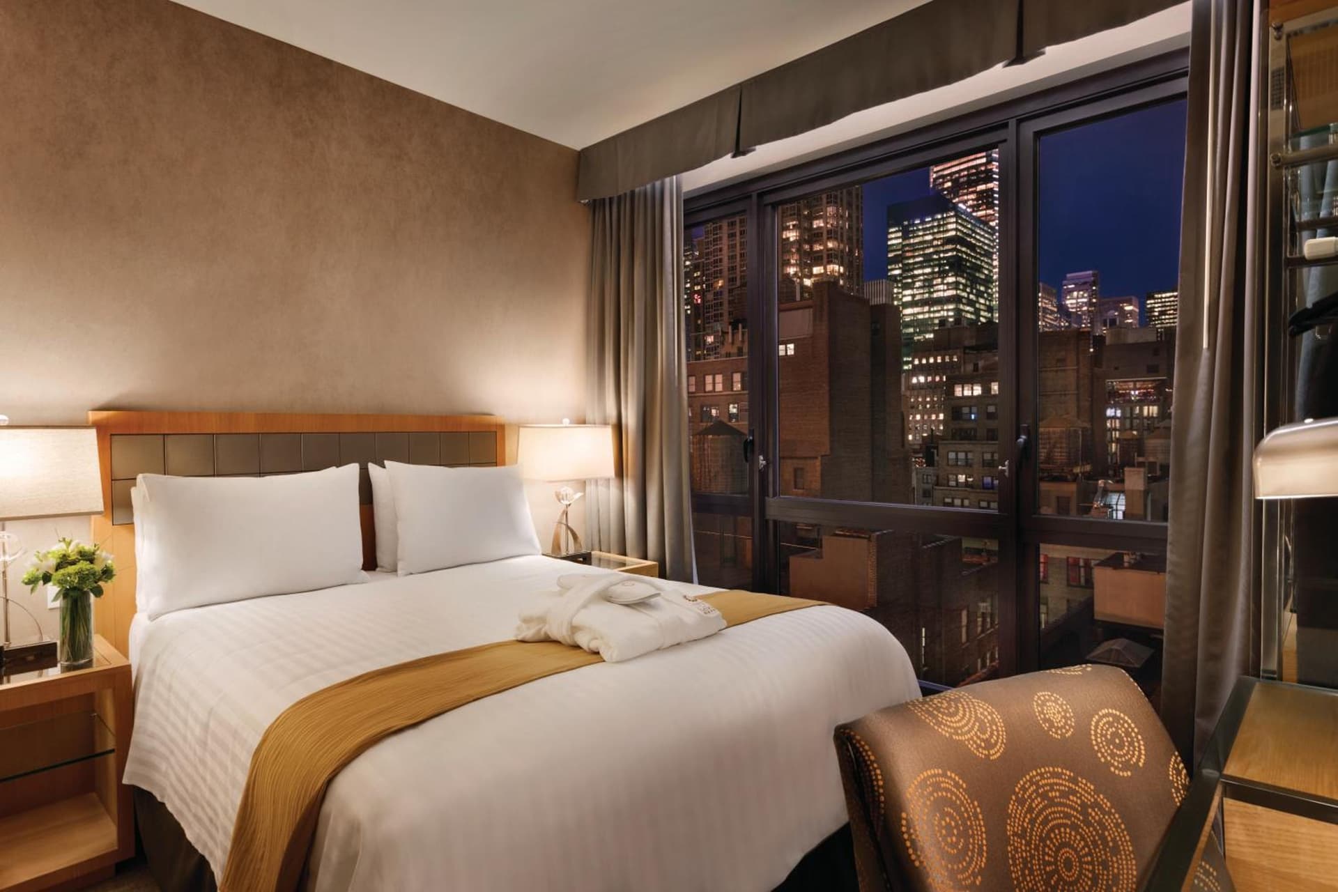 Executive Hotel Le Soleil New York gallery photo in New York, NY — image 43