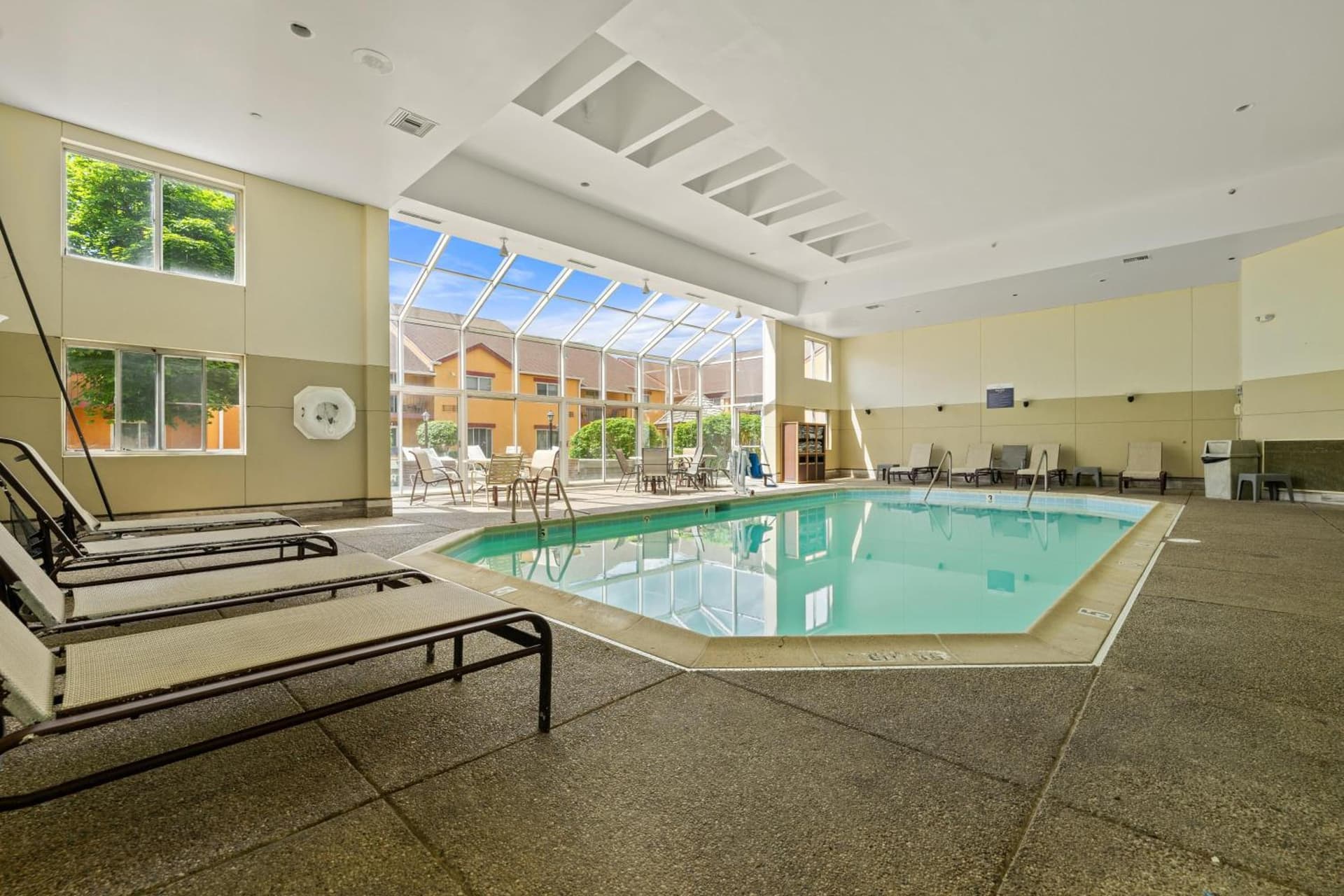 Chicago Club Inn & Suite property views in Oakbrook Terrace, IL — gallery photo 3