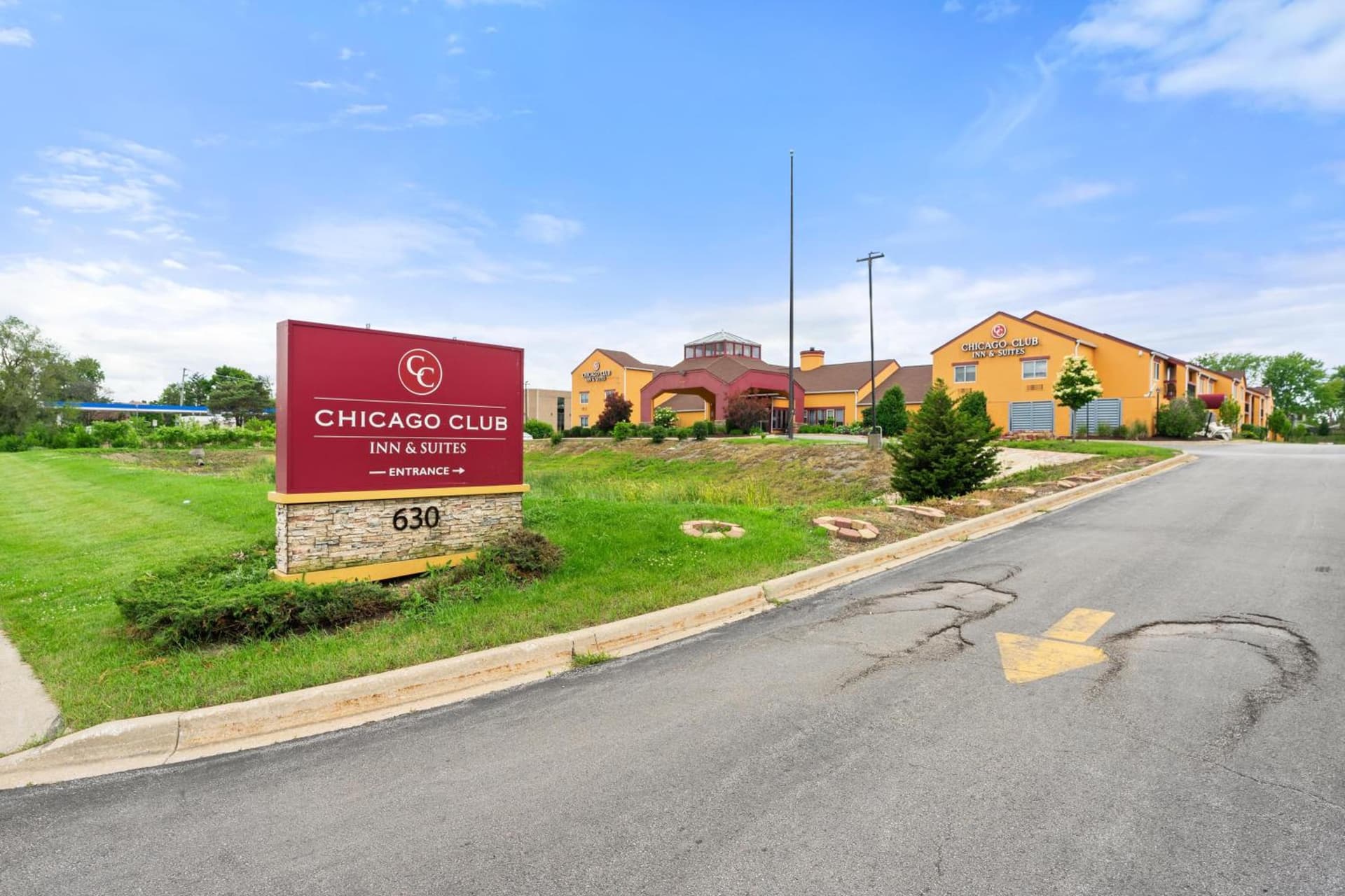 Chicago Club Inn & Suite featured exterior or lobby in Oakbrook Terrace, IL — similar hotel