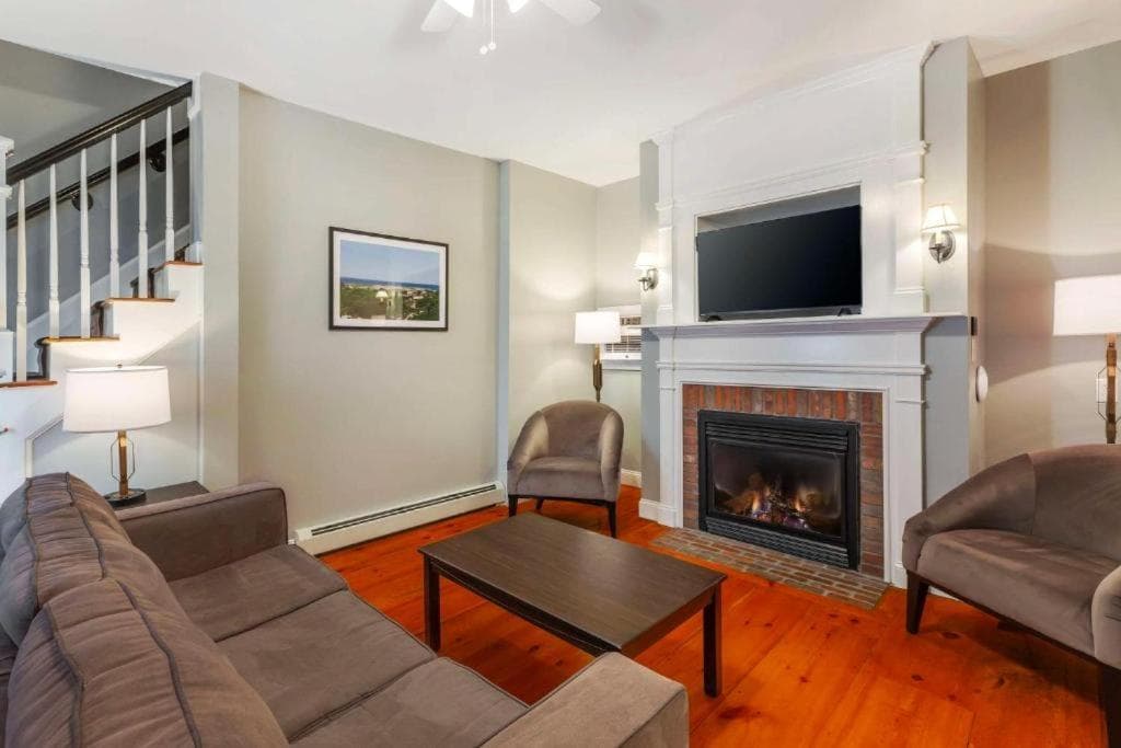 Essex Street Inn & Suites, an Ascend Collection Hotel gallery photo in Newburyport, MA — image 67